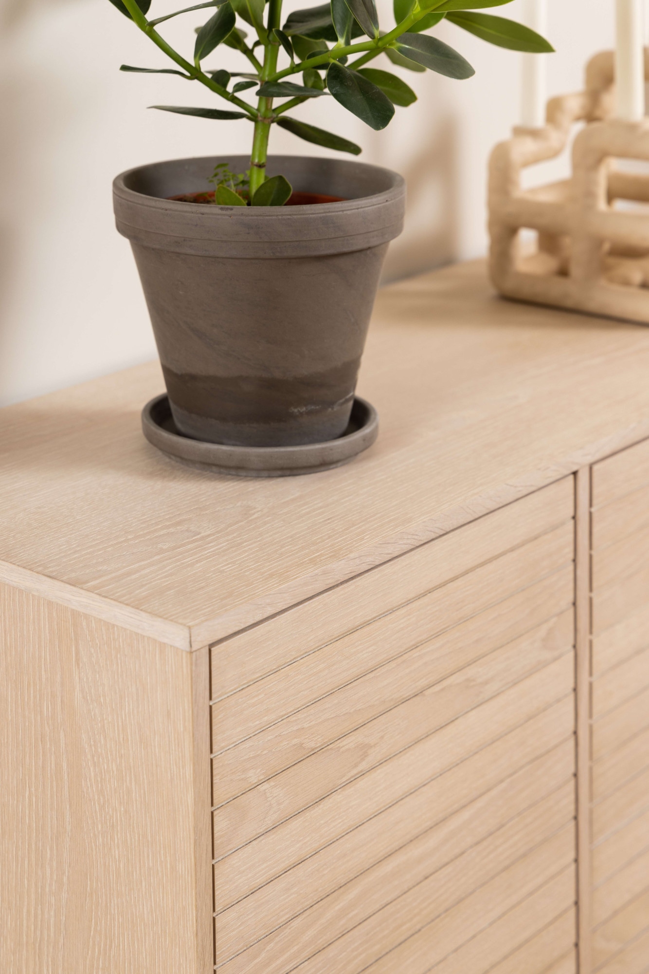 ACTONA GROUP Sideboard »Linley Anrichte, Lamellenfront,«, gerillte Front, Eiche furniert, 4 Türen, 4 E-böden, B: 180 cm