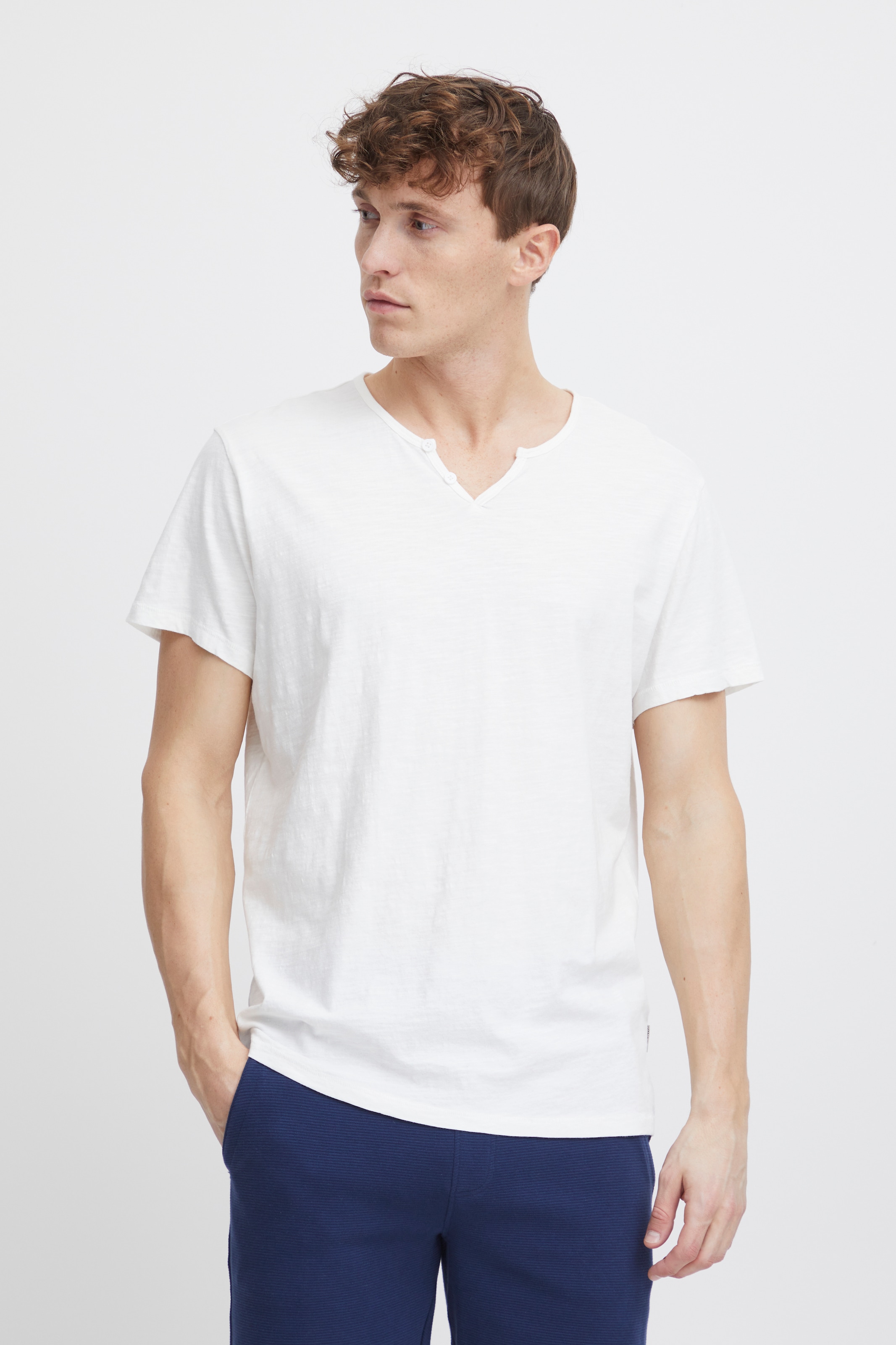 Blend T-Shirt »BHAshton split neck tee« mit Deko-Knopfdetail am Ausschnitt