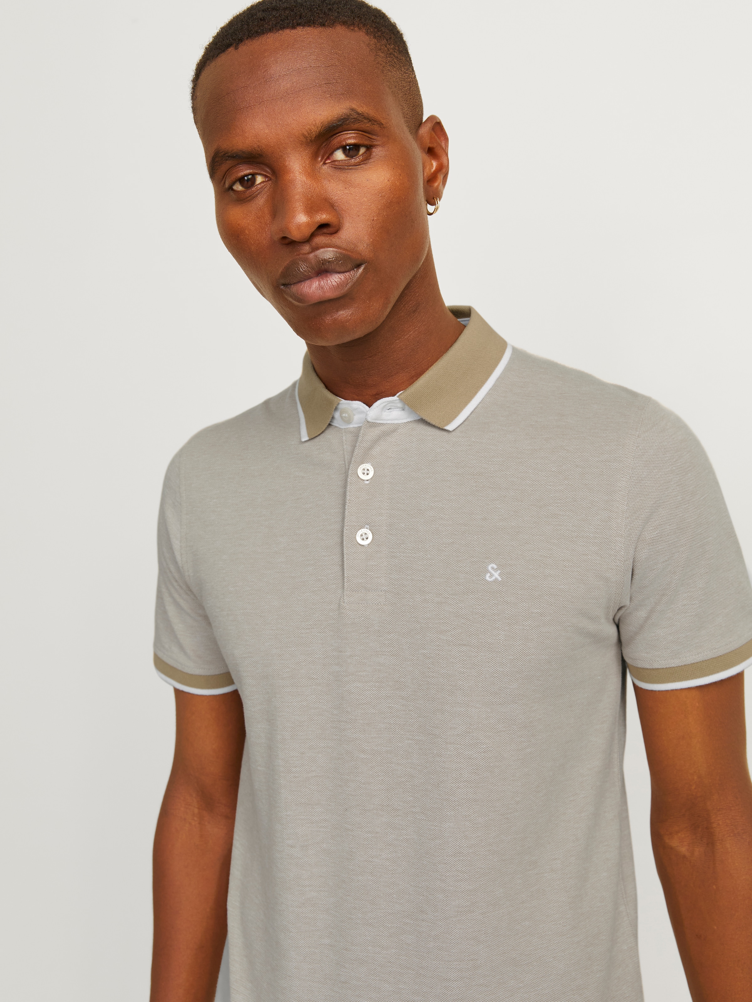 Jack & Jones Poloshirt »JJEPAULOS Slim Fit, sportlich-elegant, mit Stickerei und Knopfleiste« Packung, 2 Stk. unifarben, modisch, slim fit, Baumwolle, Polokragen