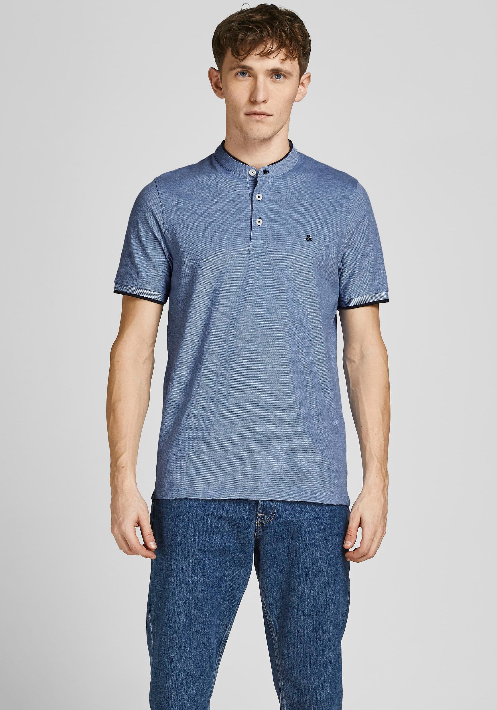 Jack & Jones Kurzarmshirt »PAULOS MAO POLO«, mit kontrastfarbiger Kante am schmalen Stehkragen und am Ärmelsaum