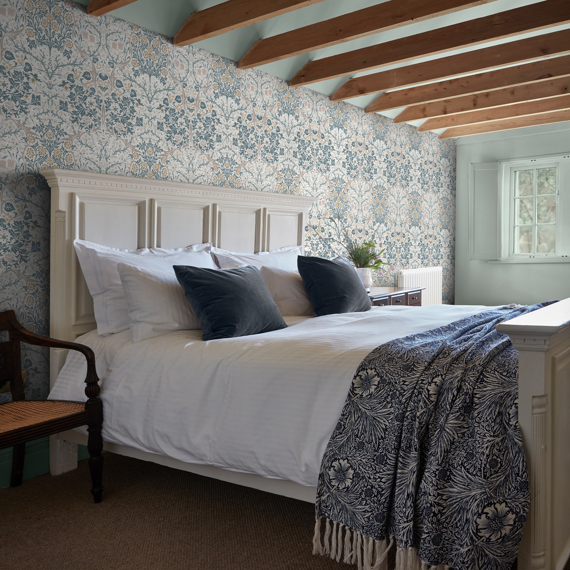 WILLIAM MORRIS AT HOME Vliestapete »Blackthorn Daydream« Motiv glatt Design günstig online kaufen