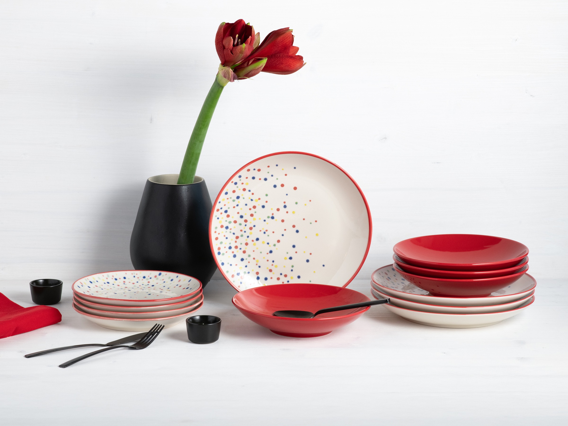 CreaTable Teller-Set »Joy, Tellerset 12-tlg.«, (Set, 12 tlg.), Unregelmäßige bunte Punkte, Gute Laune Geschirr, Frisch, Freundlich