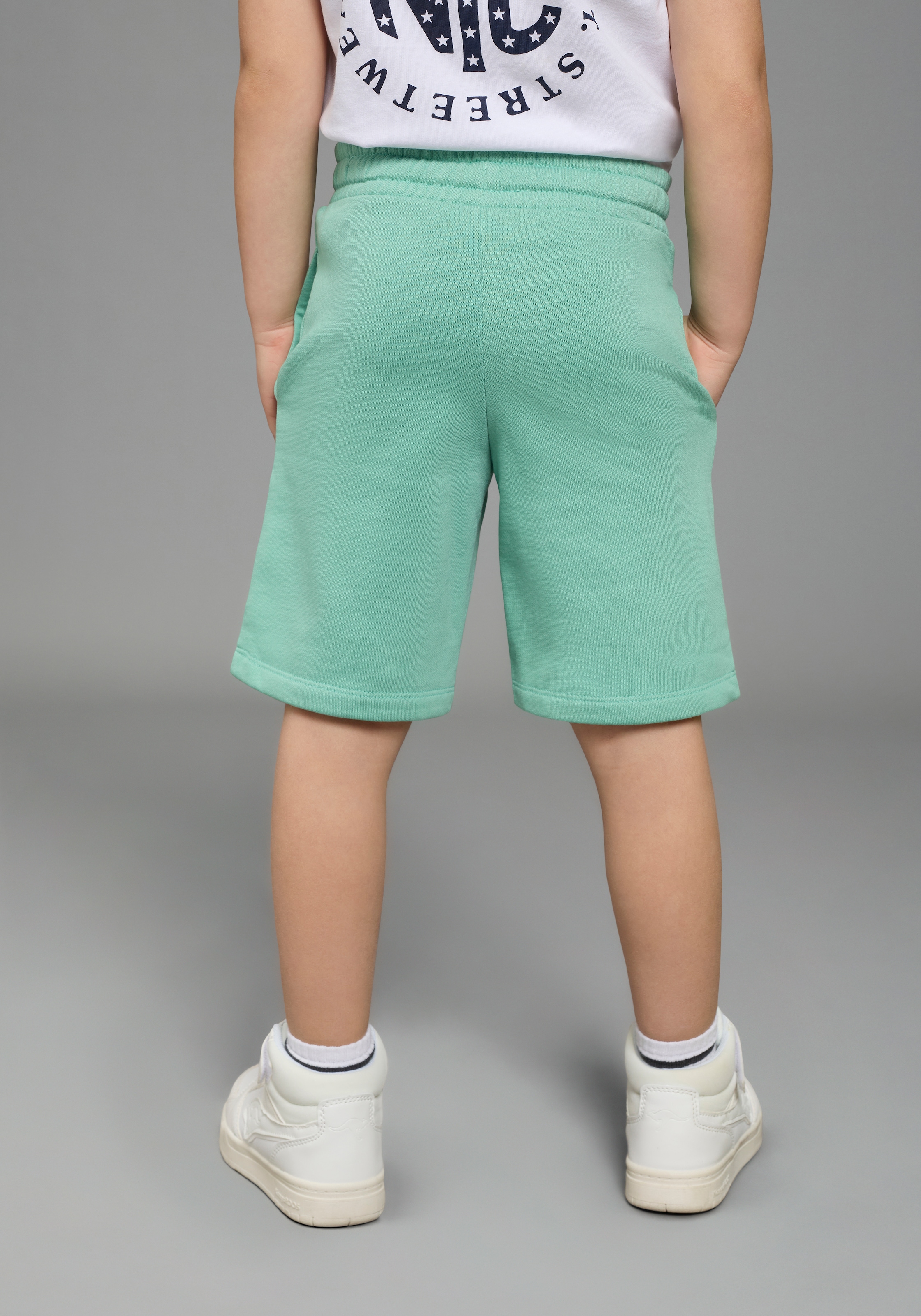 KangaROOS Sweatshorts »Kangaroos Sweatbermudas für Jungen«  gerade Beinform, mit Gummizug und Bindeband im Bund