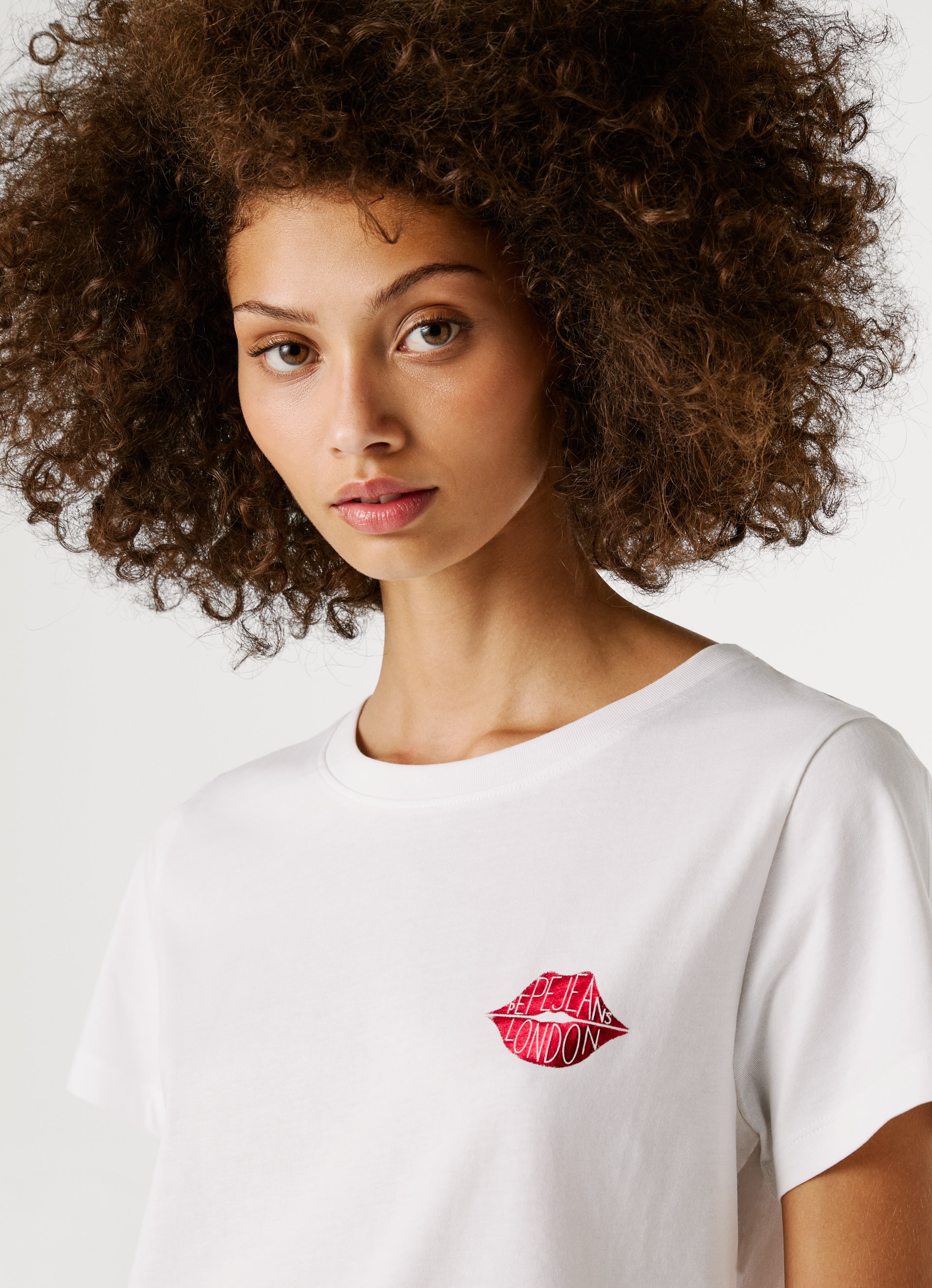 Pepe Jeans T-Shirt »BRULE« mit Runhals, kleiner Print auf der Brust