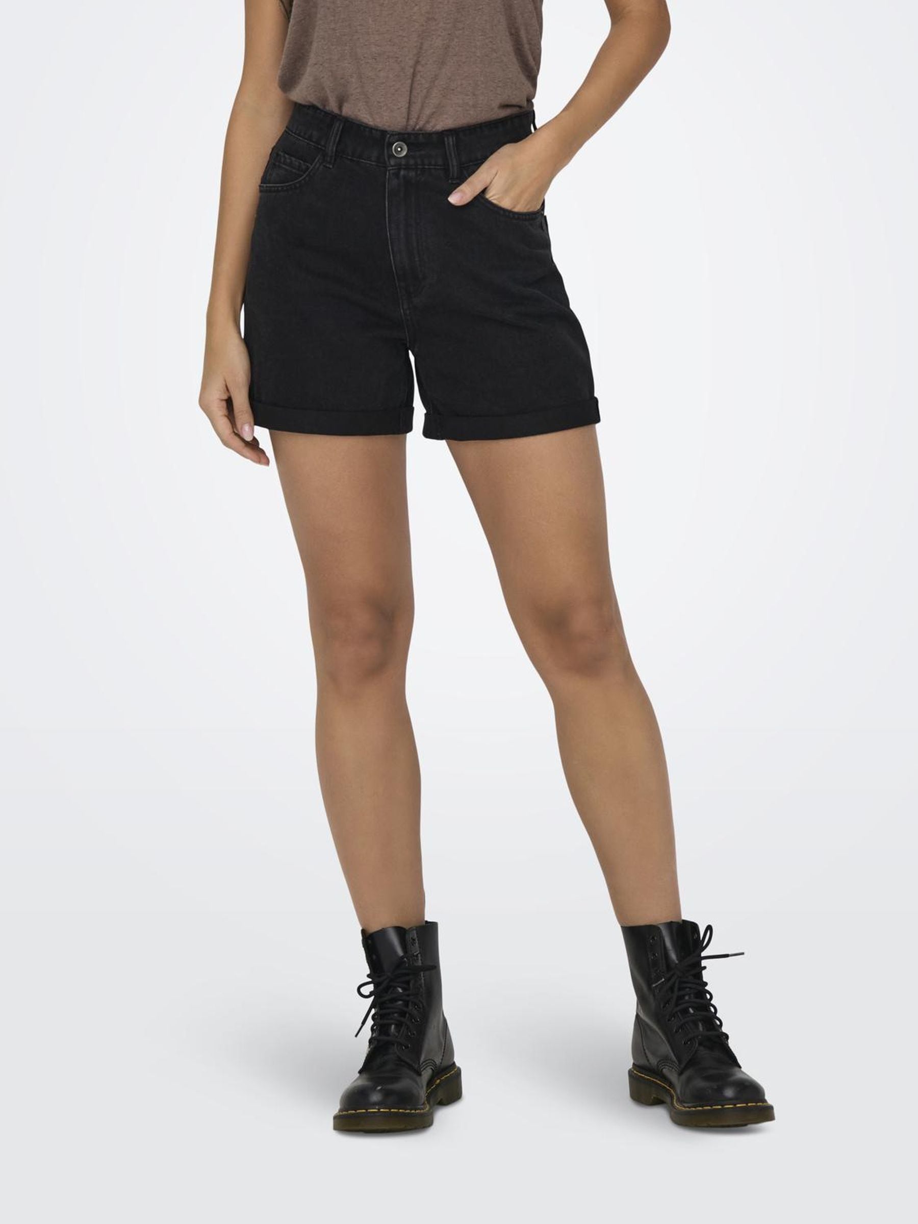ONLY Jeansshorts »ONLVEGA HW MOM DNM SHORTS NOOS«