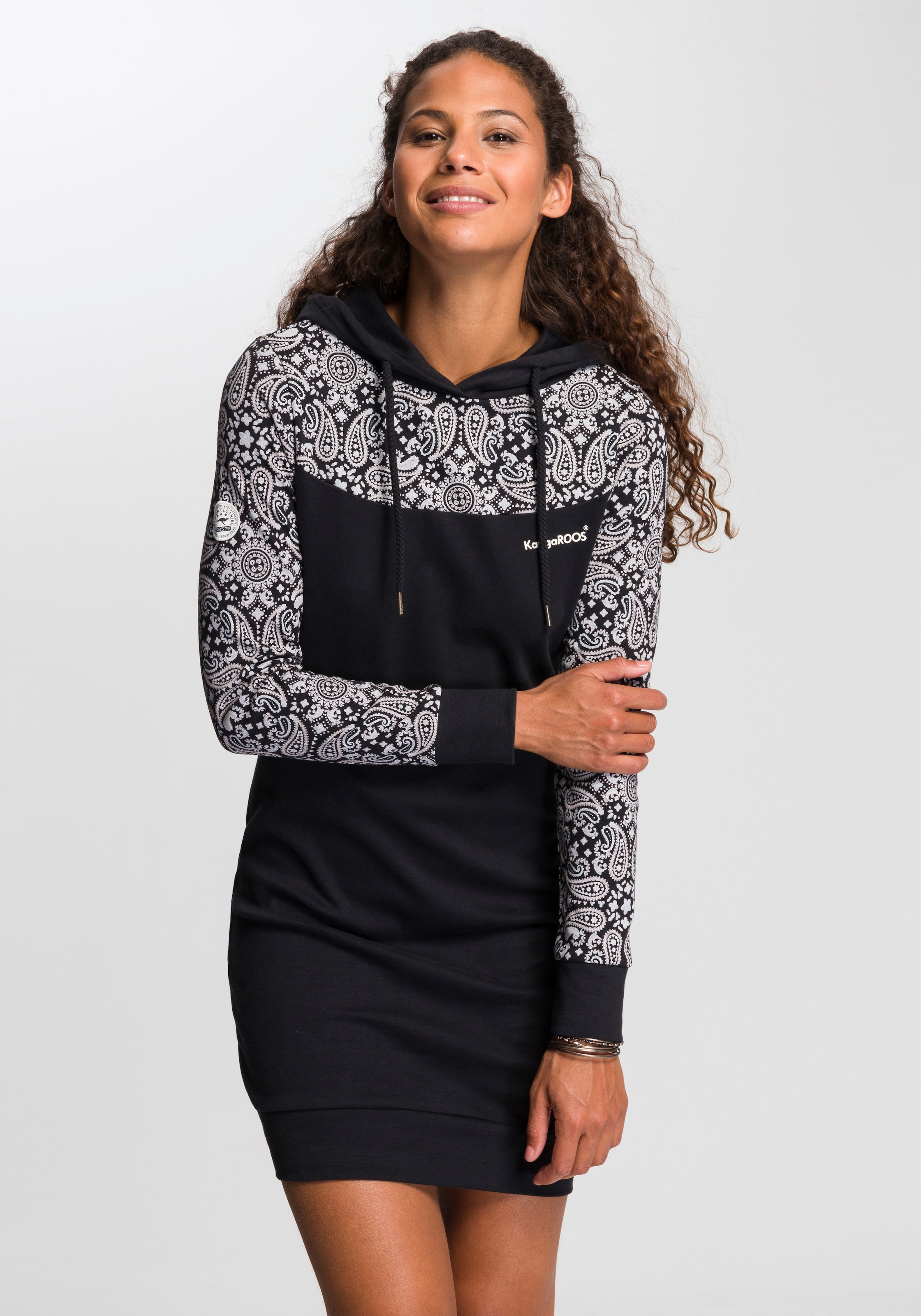 KangaROOS Sweatkleid, mit schönem Print Ärmel- Brustbereich im im Online-Shop und kaufen