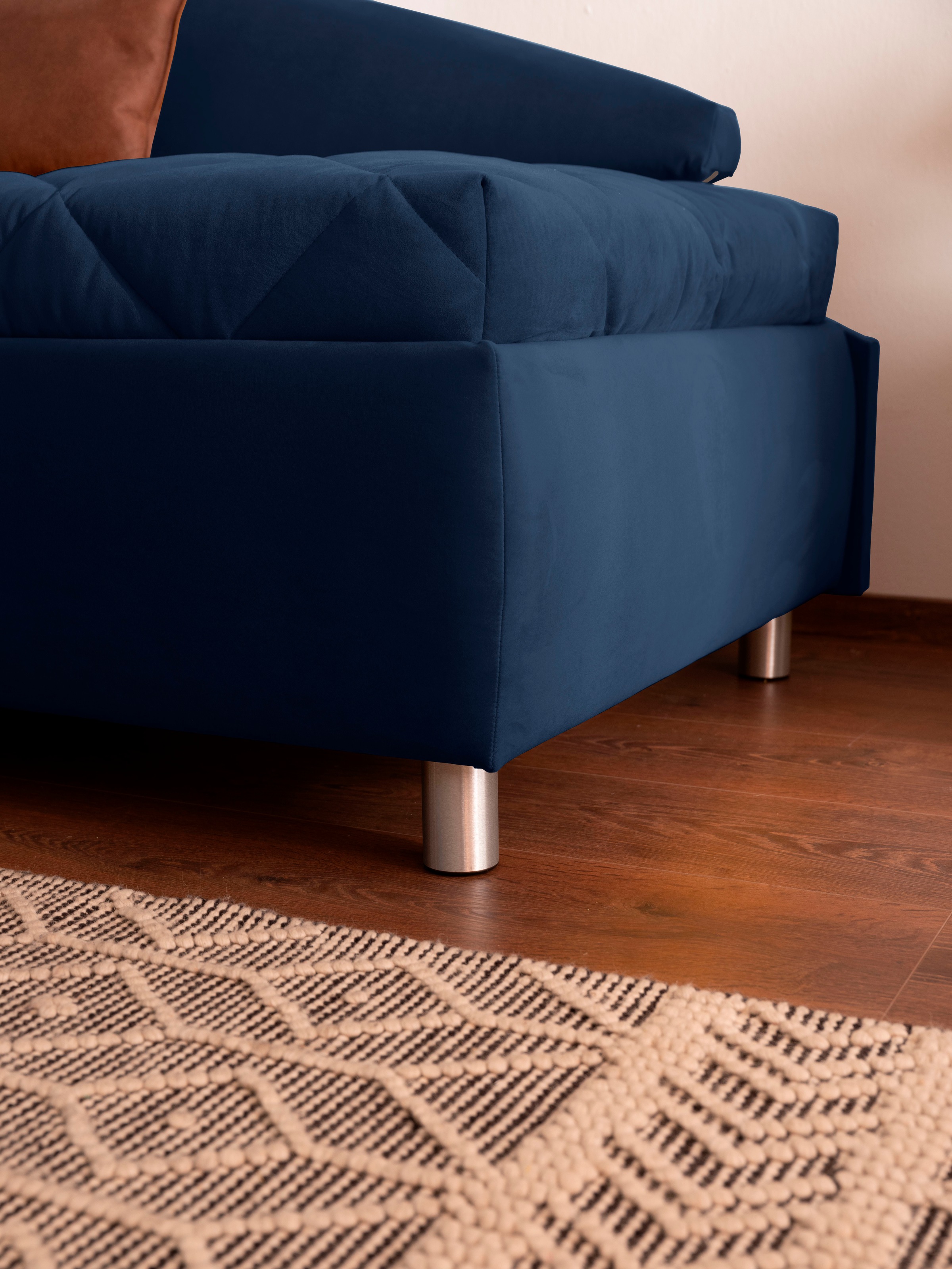 alina Schlafsofa, Bettkasten, Zierkissen-Set aus: 2 Stk. 40x40cm, 1 Stk. 30x30cm