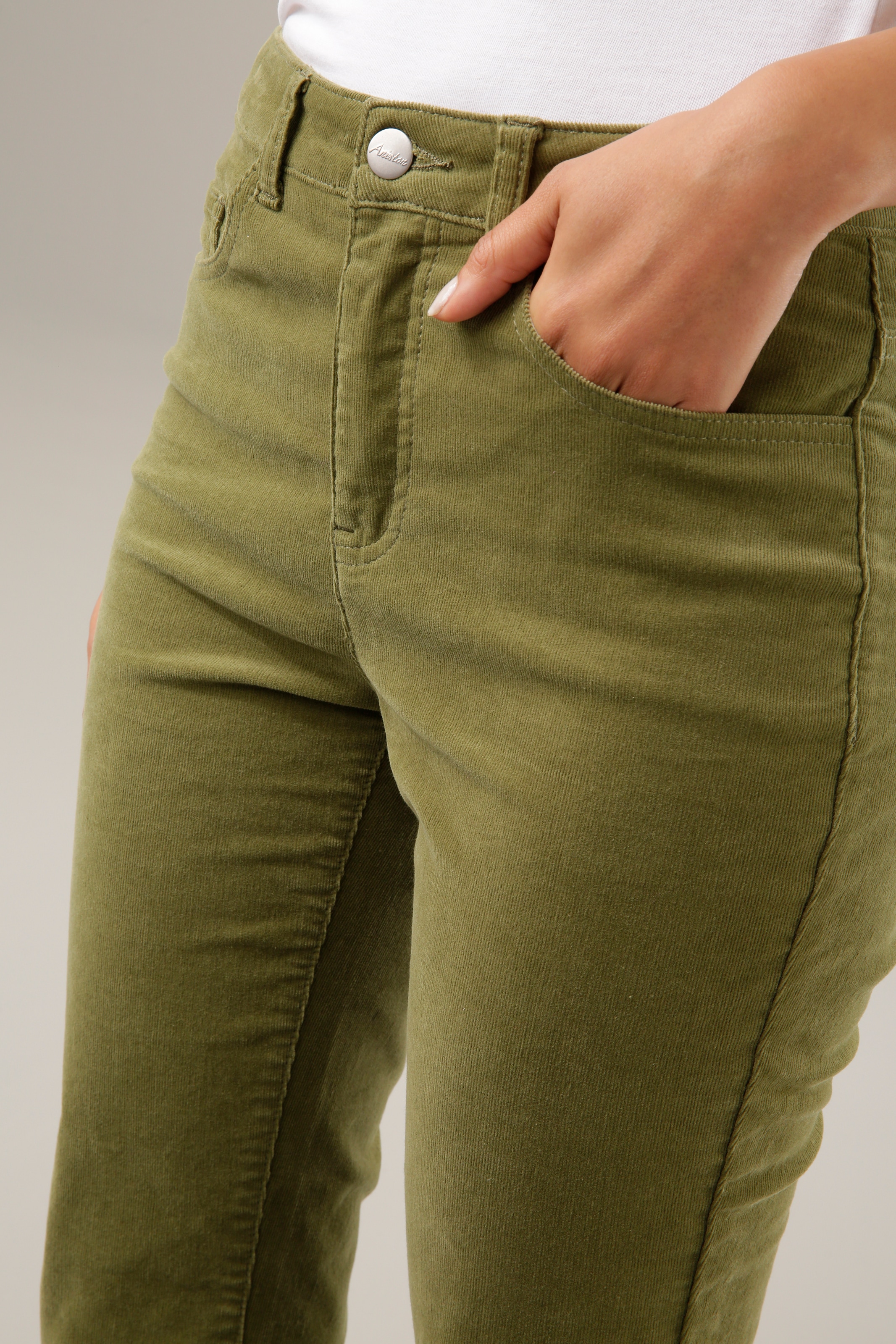 Aniston CASUAL Cordhose, in trendiger Bootcut-Form