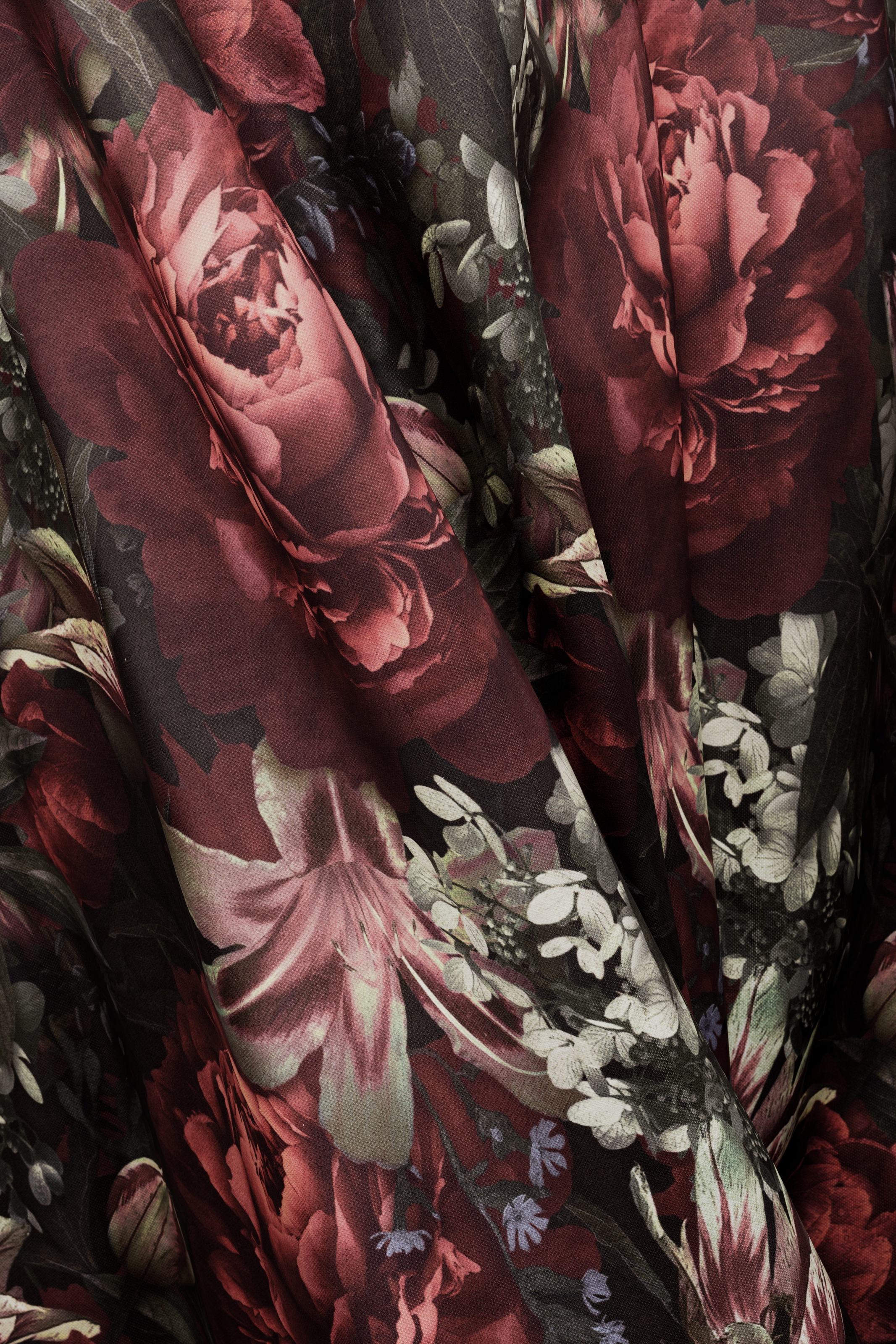 HOMING Vorhang »Roja« verdeckte Schlaufen 1 Stk. tlg. blickdicht, rot, Blumen, floral, rose, Wohnzimmer, Schlafzimmer