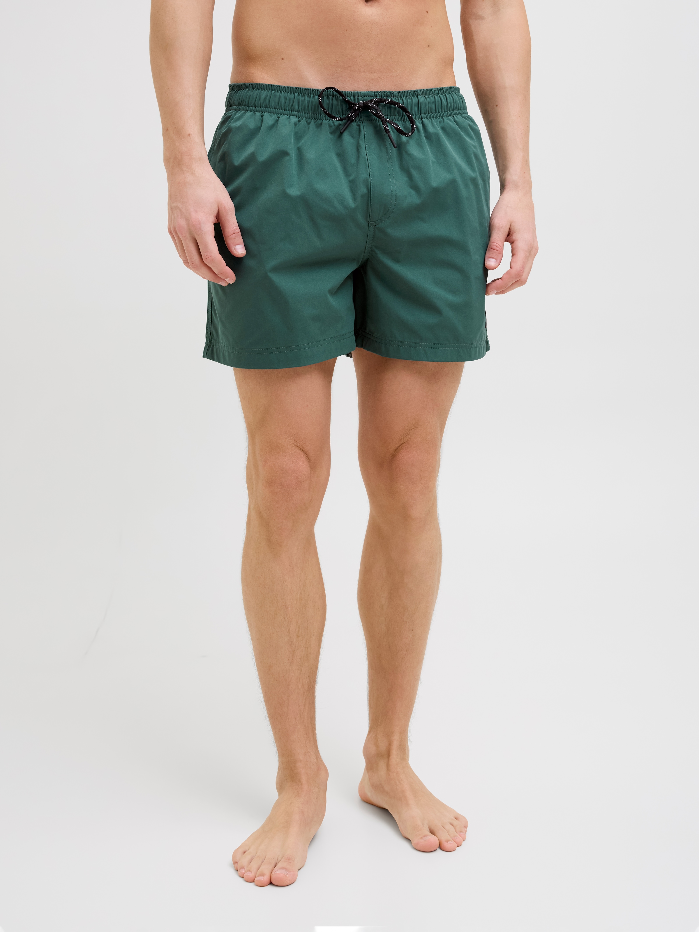 Jack & Jones Badeshorts »JPSTMAUI  Badeshort mit elastischem Bund und normalem Schnitt« unifarben, modisch, slim fit, Polyester
