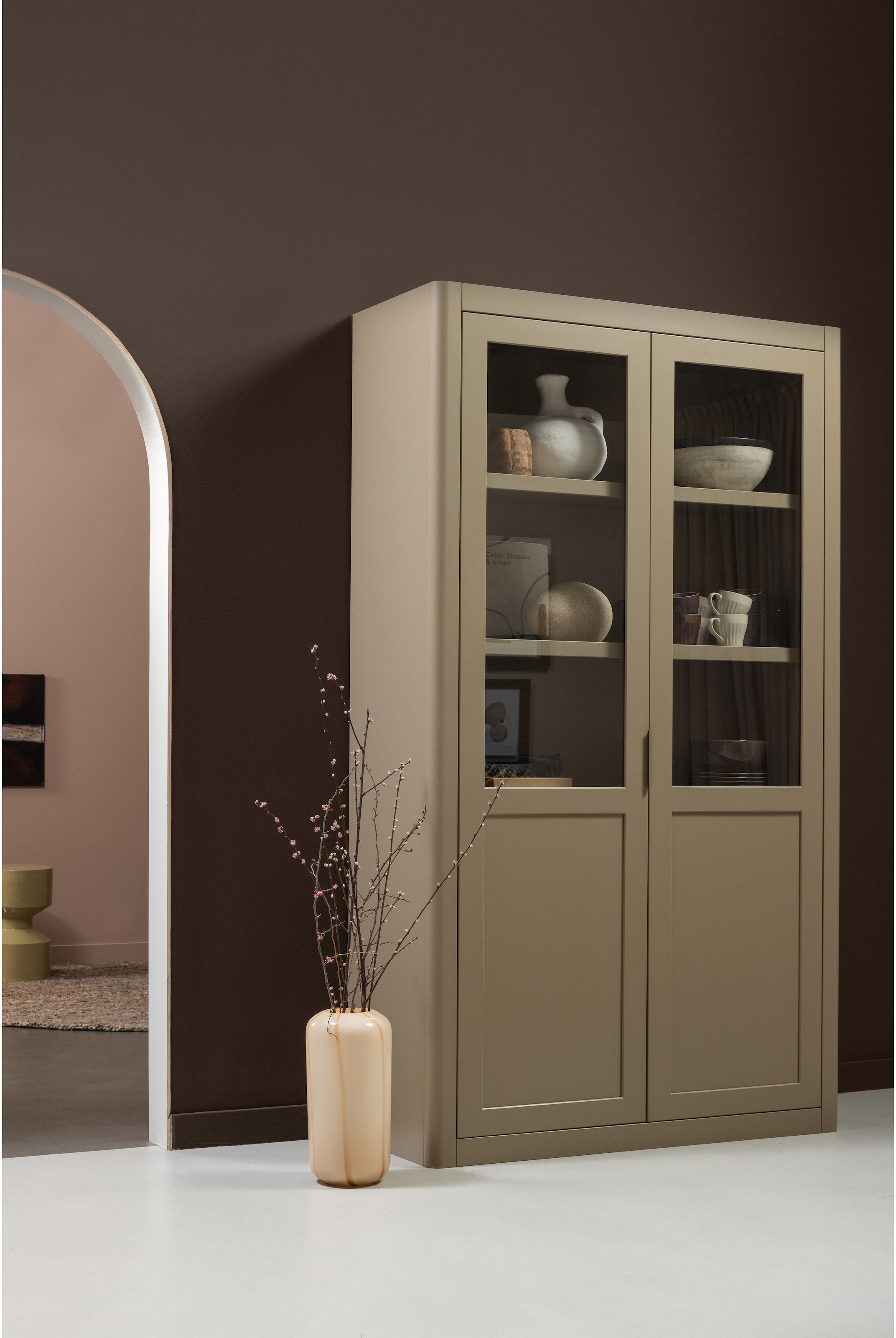 WOOOD Vitrine »GUNNAR« FSC®-zertifizierte Kiefer, bietet stilvolle Aufbewahrung auf 4 Böden