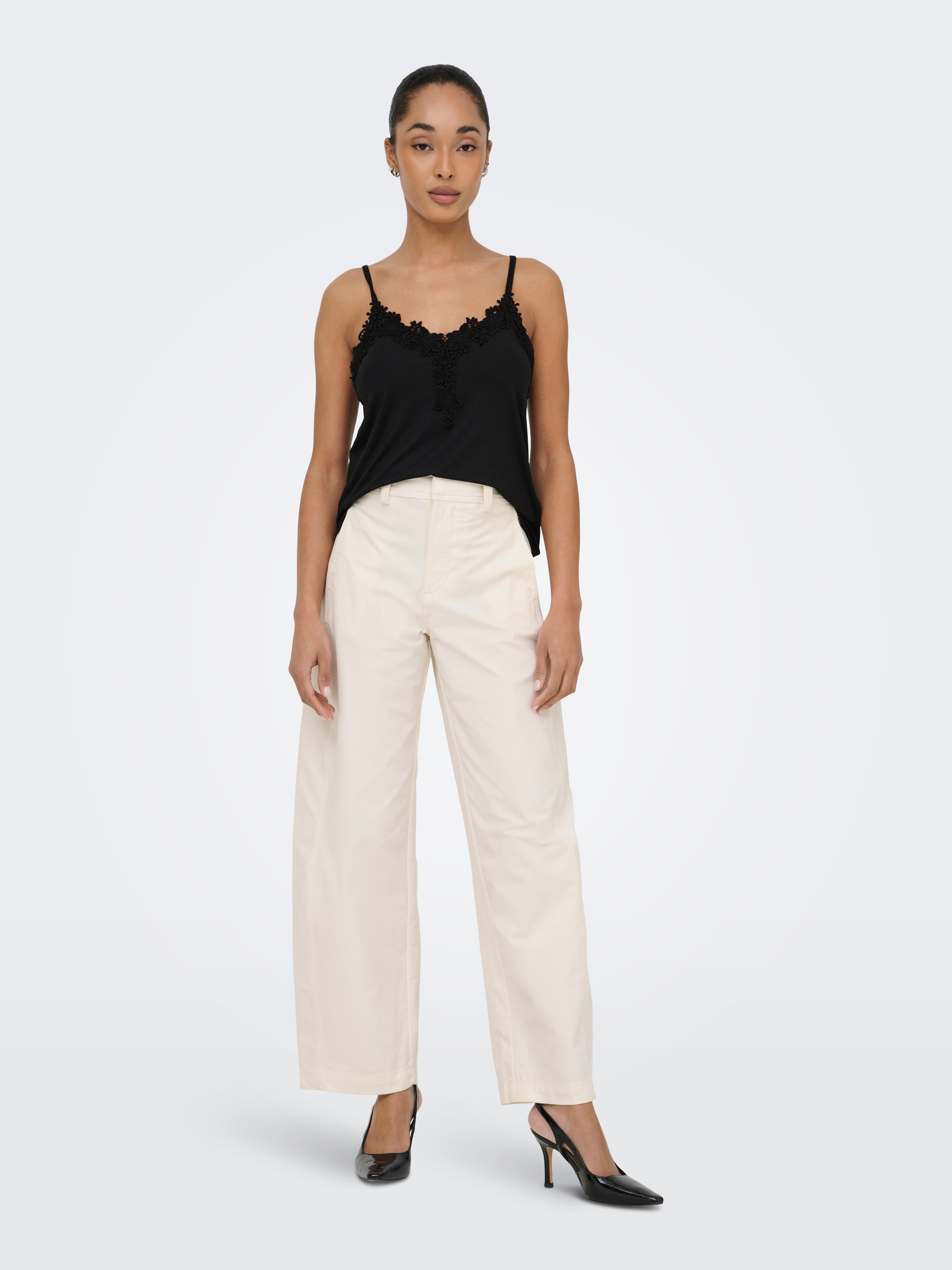 ONLY Spitzentop »ONLBETINA S/L V-NECK LACE TOP CS JRS« Kunstfaser, regular fit