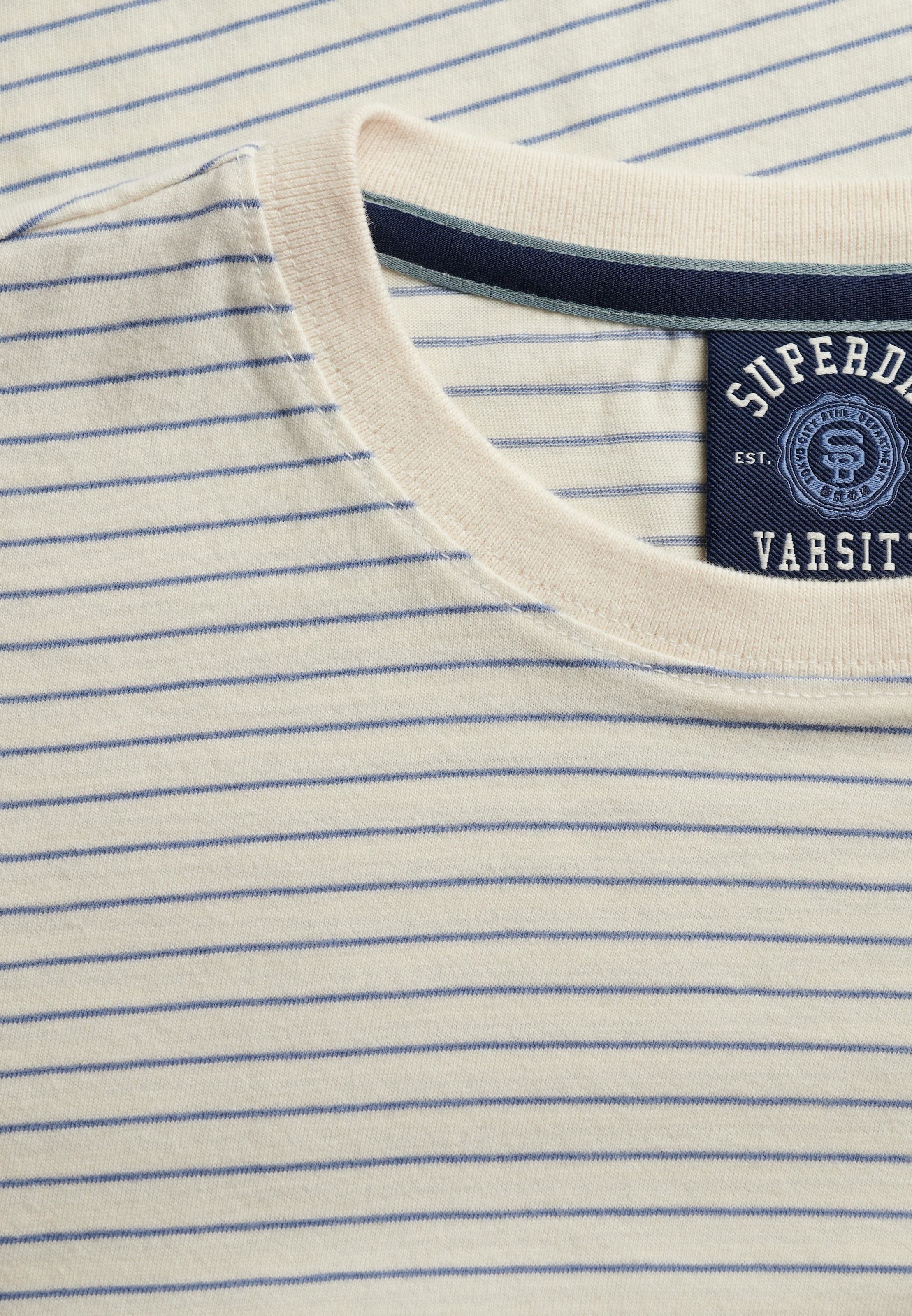 Superdry T-Shirt »ESSENTIAL LOGO STR FITTED TEE« angenehmes Tragegefühl durch besonders weiche Haptik