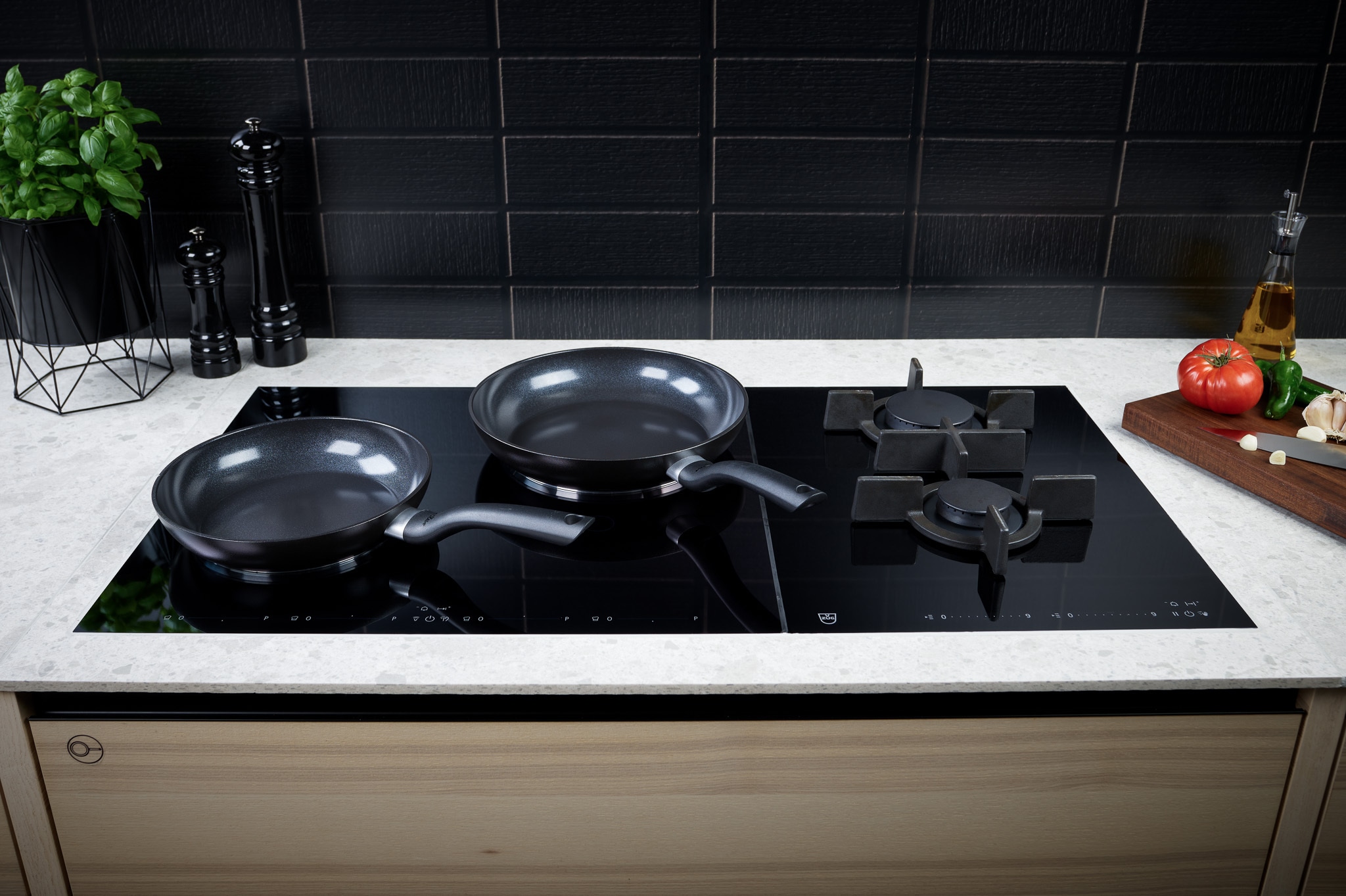 Fissler Pfannen-Set »Essential« Aluminium Set, je 1x Keramikpfanne 24 + 28 cm, 2 tlg. tlg. leicht zu reinigen, Made in Germany