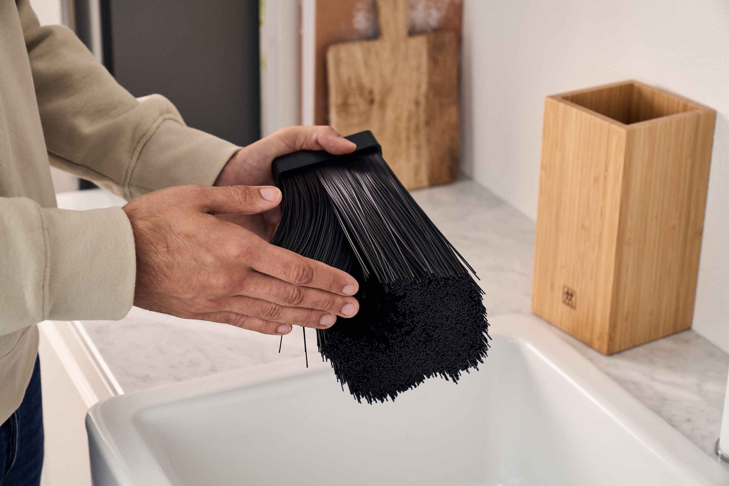Zwilling Messerblock »**** VIER STERNE, inkl. 4 Messer«, 5 tlg., mit flexiblen Kunststoff-Borsten, Bambus