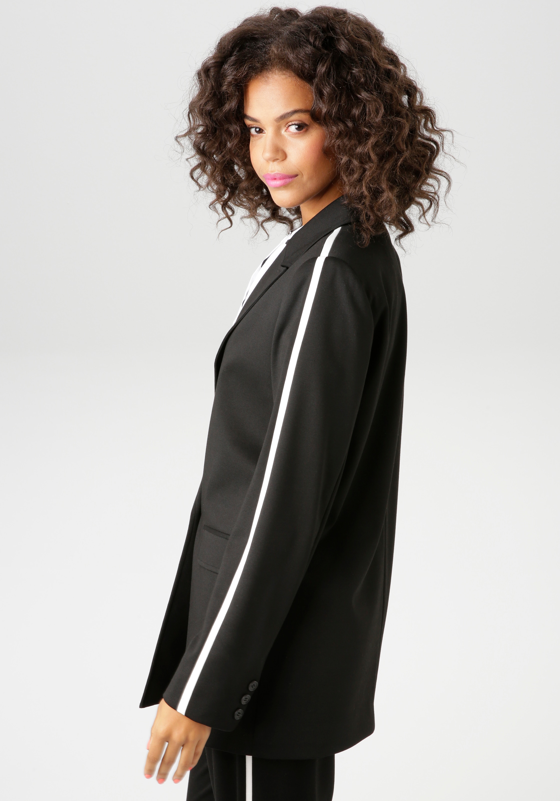 Aniston CASUAL Longblazer, mit trendigem Streifen an Schulter und den Ärmeln
