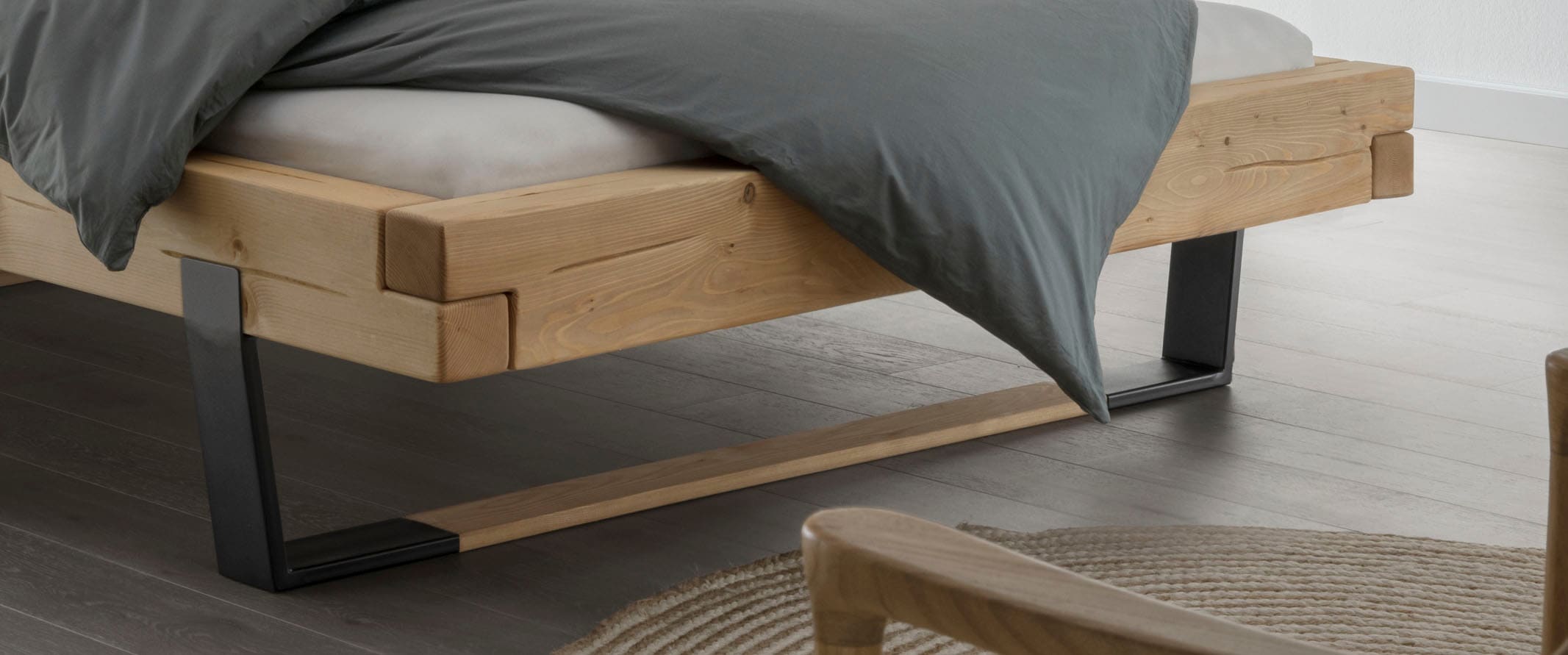 Home affaire Massivholzbett »Ultima«, aus Holz in Balken-Optik mit Holz/Metall Kufe