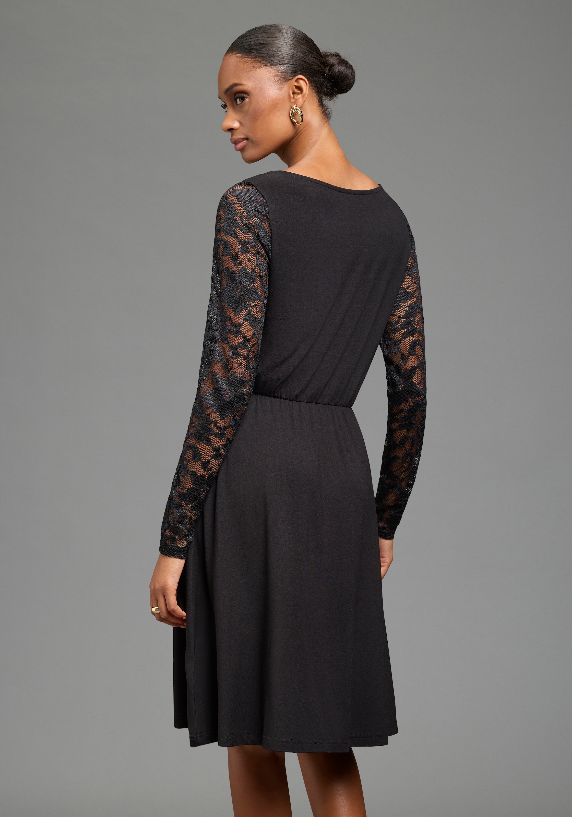 Laura Scott Spitzenkleid »mit elastischer Taille« aus Viskose-Jersey, figurbetonte Passform mit schwingendem Rock