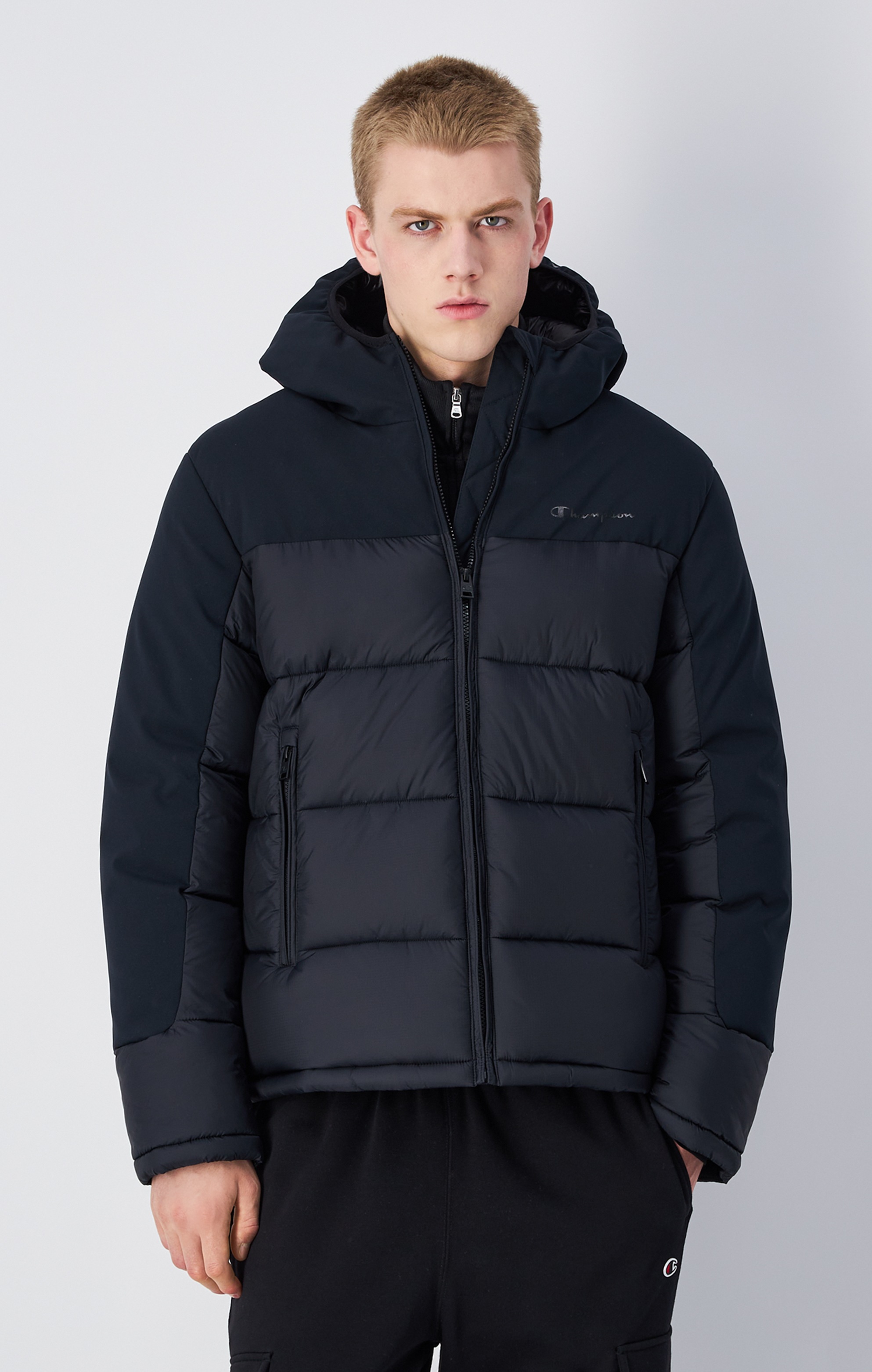 Winterjacke mit Kapuze, Gr. S, schwarz