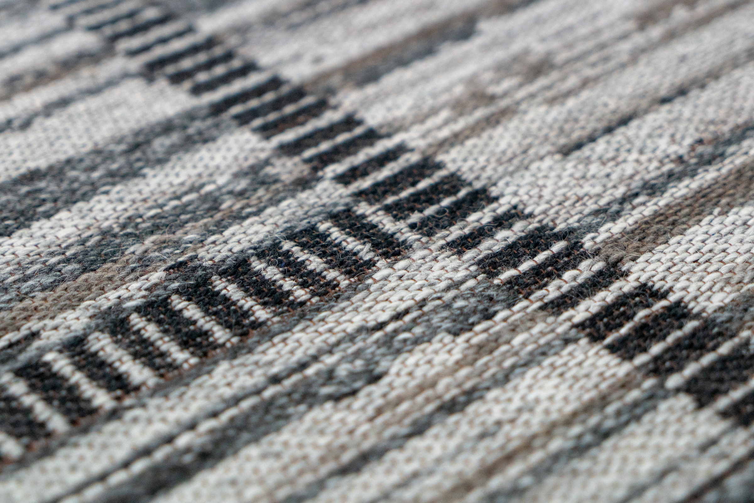 Kayoom Teppich »Phoenix 112«, rechteckig, 6 mm Höhe, Dezenter Jacquard-Teppich, Flachflor, Aus pflegeleichten Materialien