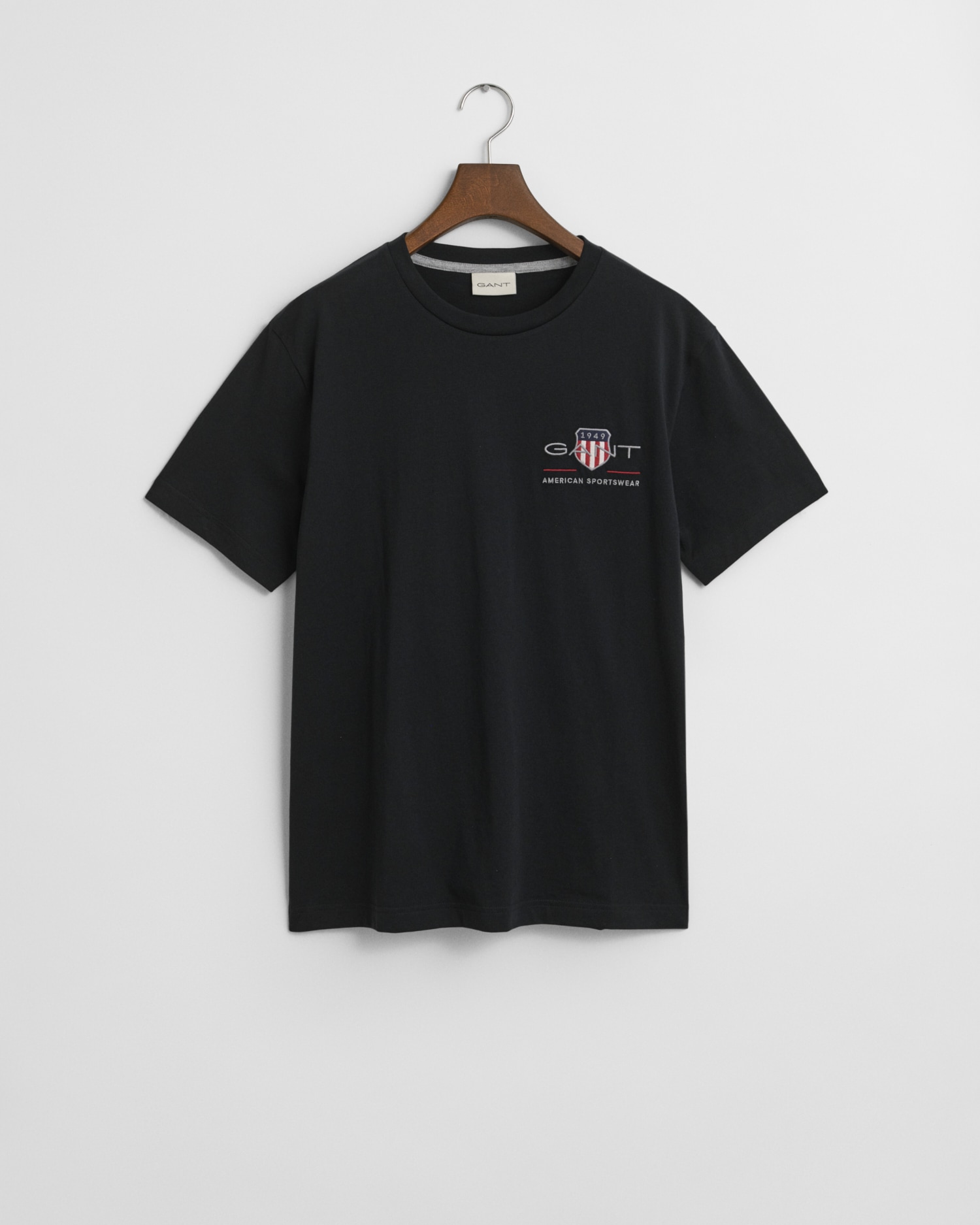 Gant T-Shirt »REG ARCHIVE SHIELD EMB SS T-SHIRT« von dem Archiv aus den 1980er-Jahren inspiriert