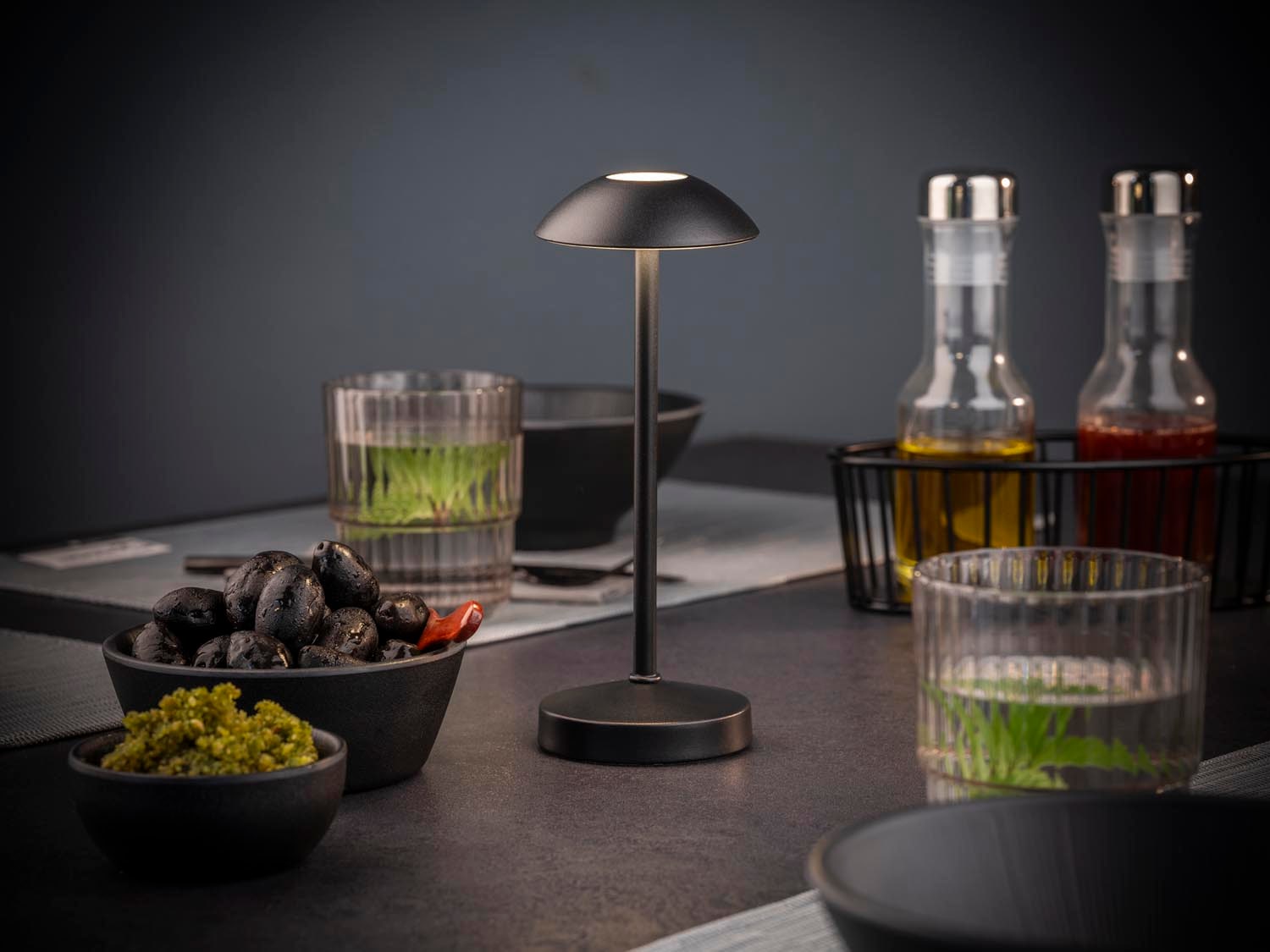 APS LED Tischleuchte »"ALVA" Kabellose USB-C Tischleuchte«, 1 flammig, Leuchtmittel LED-Modul | LED fest integriert, Spritzwasssergeschützt IP 54, inkl. Dockinstation und Fernbedienung