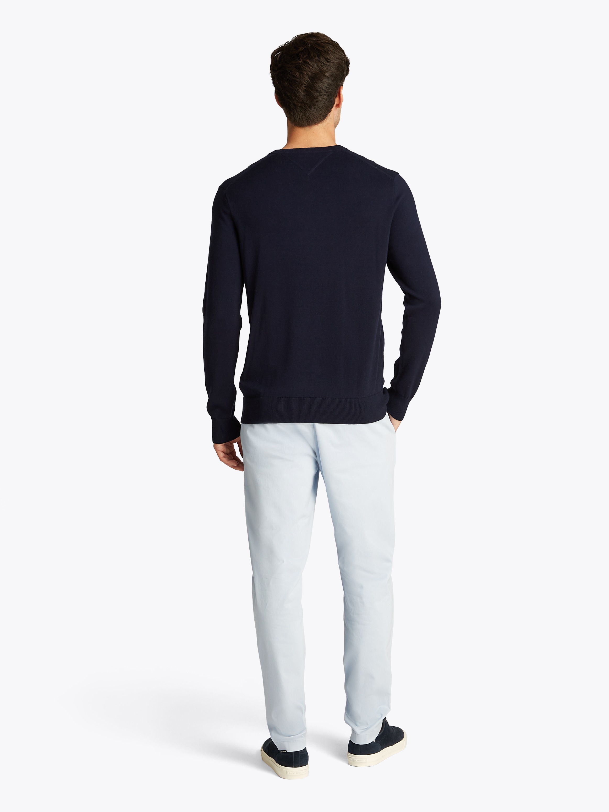 Tommy Hilfiger Strickpullover »ESSENTIAL COTTON V NECK mit V-Ausschnitt und Stickerei«, unifarben, casual, regular fit, Baumwolle, V-Ausschnitt