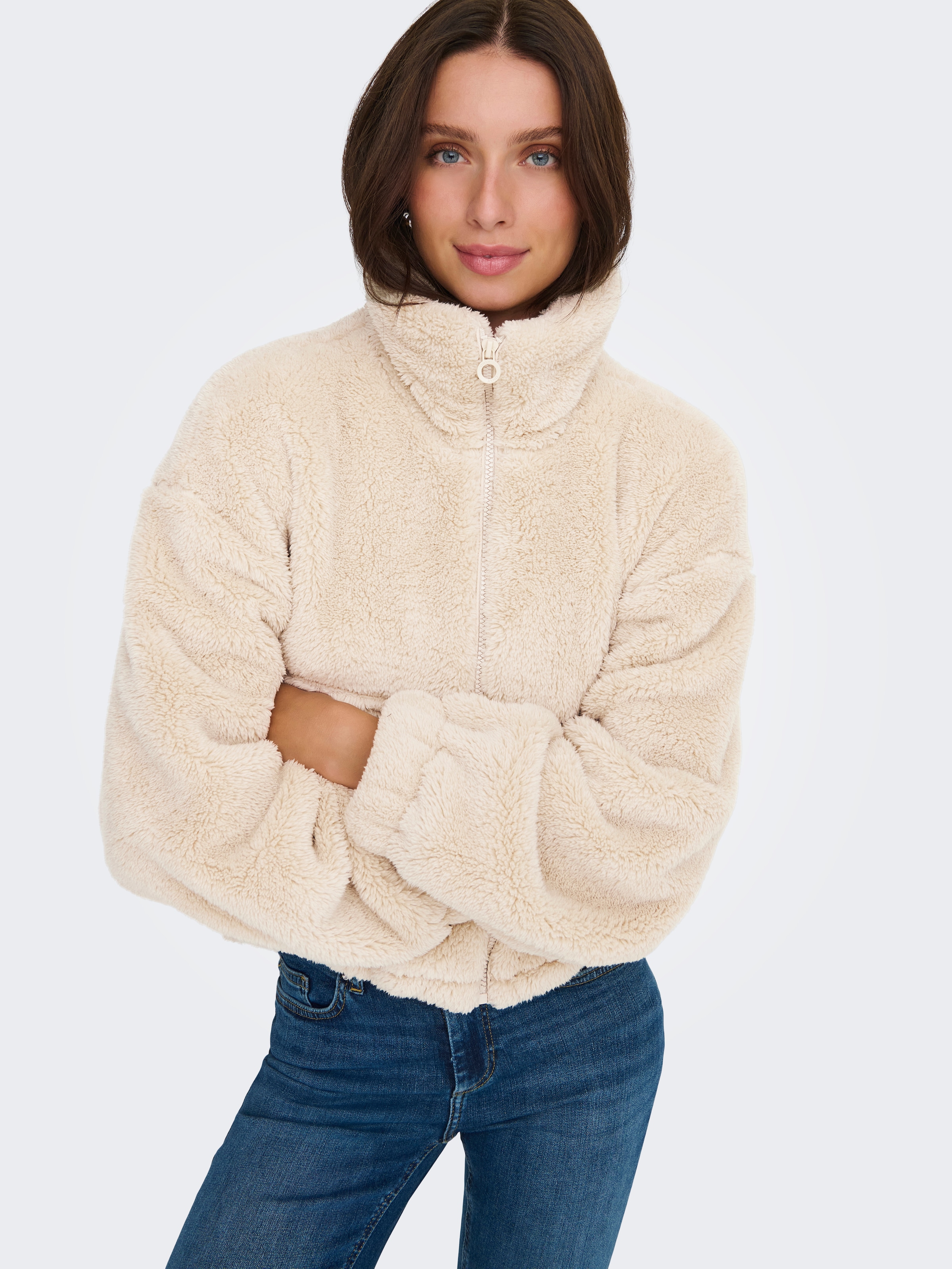 ONLY Plüschjacke »ONLANNA CONTACT LIFE SOL JACKET CC OTW« mit aufgesetzten Taschen, weiche Plüschqualität