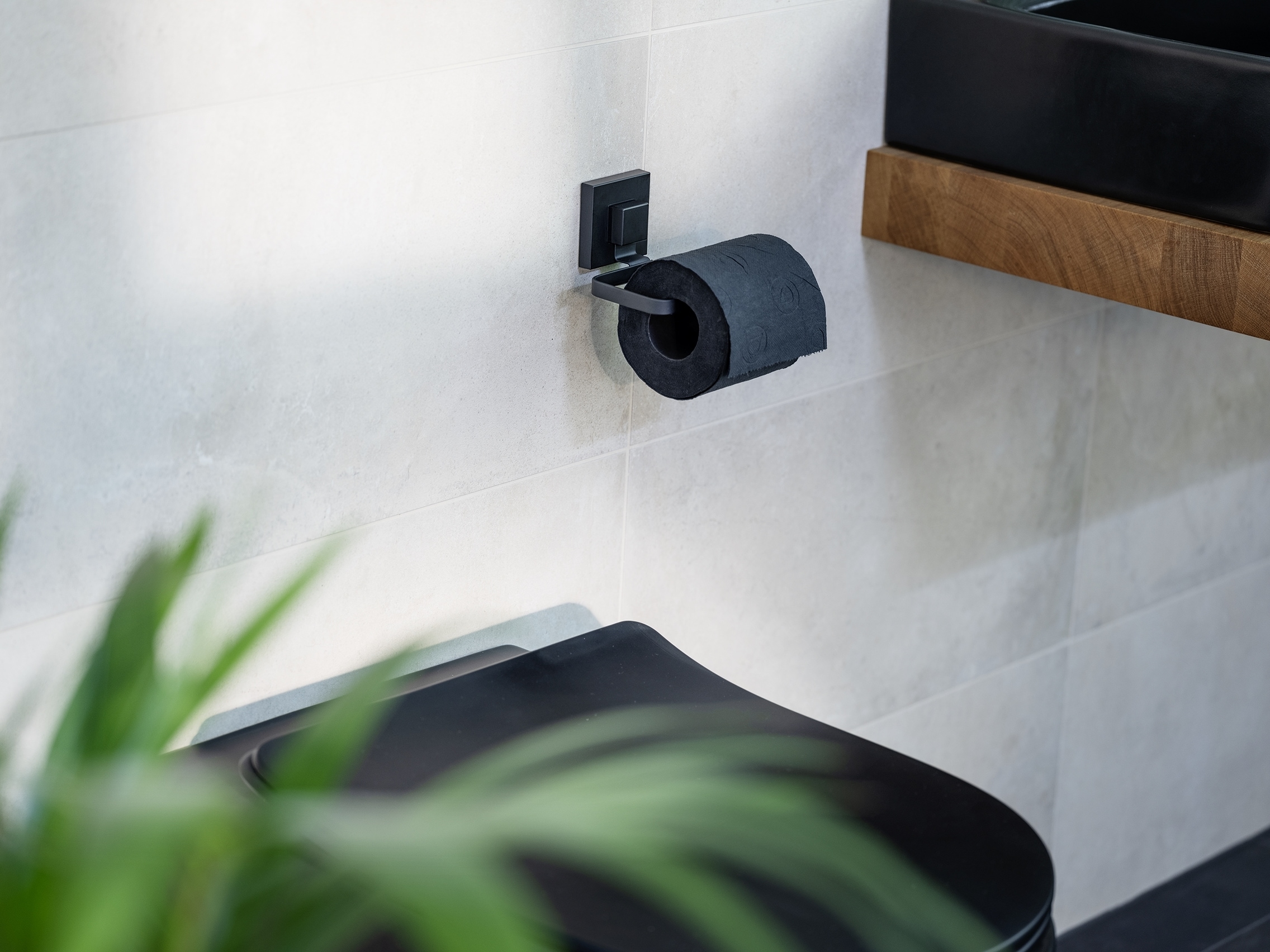 WENKO WC-Garnitur »Vacuum-Loc® Quadro« aus Edelstahl | Kunststoff WC-Bürstenhalter & Toilettenpapierhalter, Wandmontage ohne Bohren