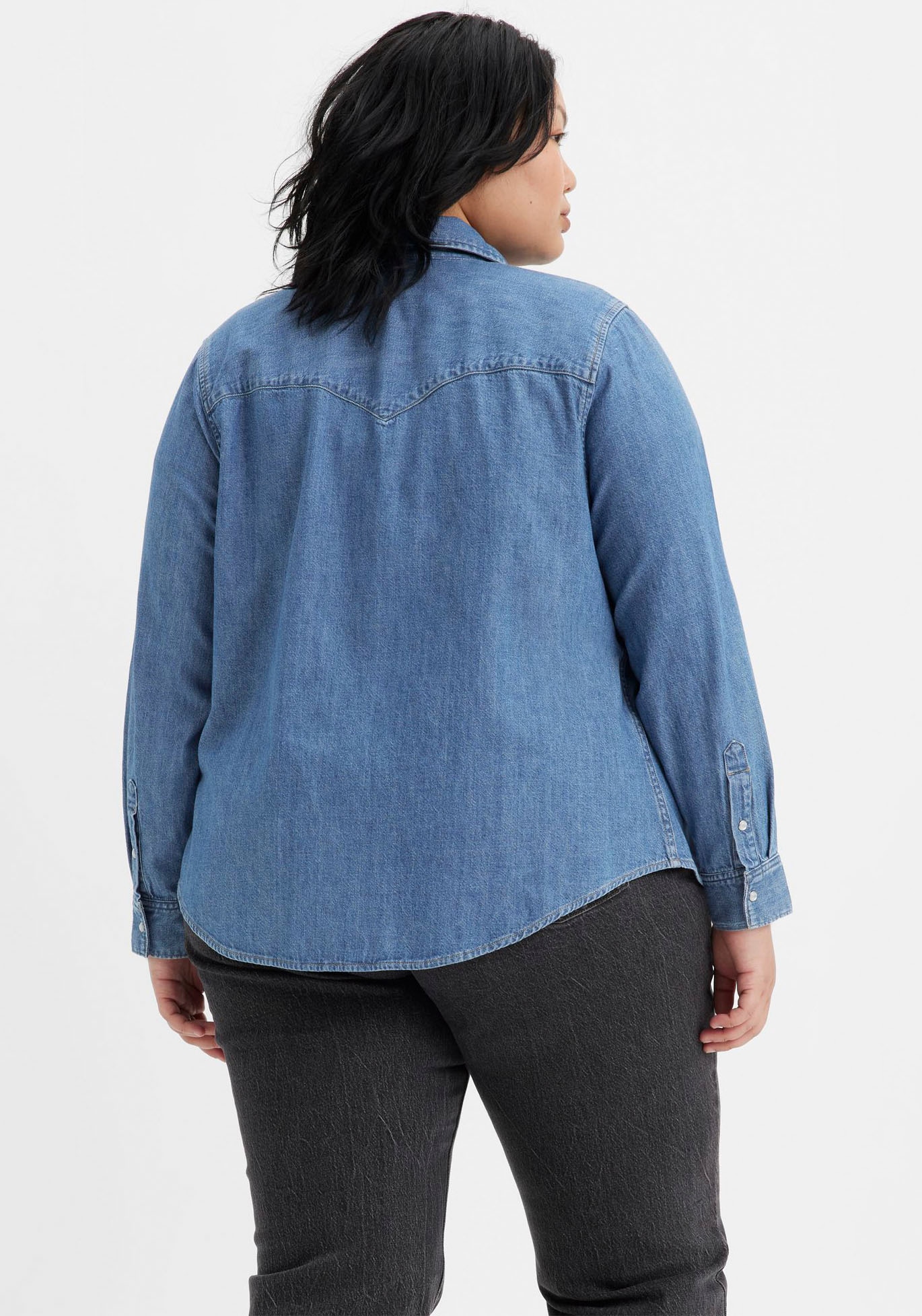 Levi's® Plus Jeansbluse »ESSENTIAL WESTERN«, mit zwei Brusttaschen und Druckknöpfen