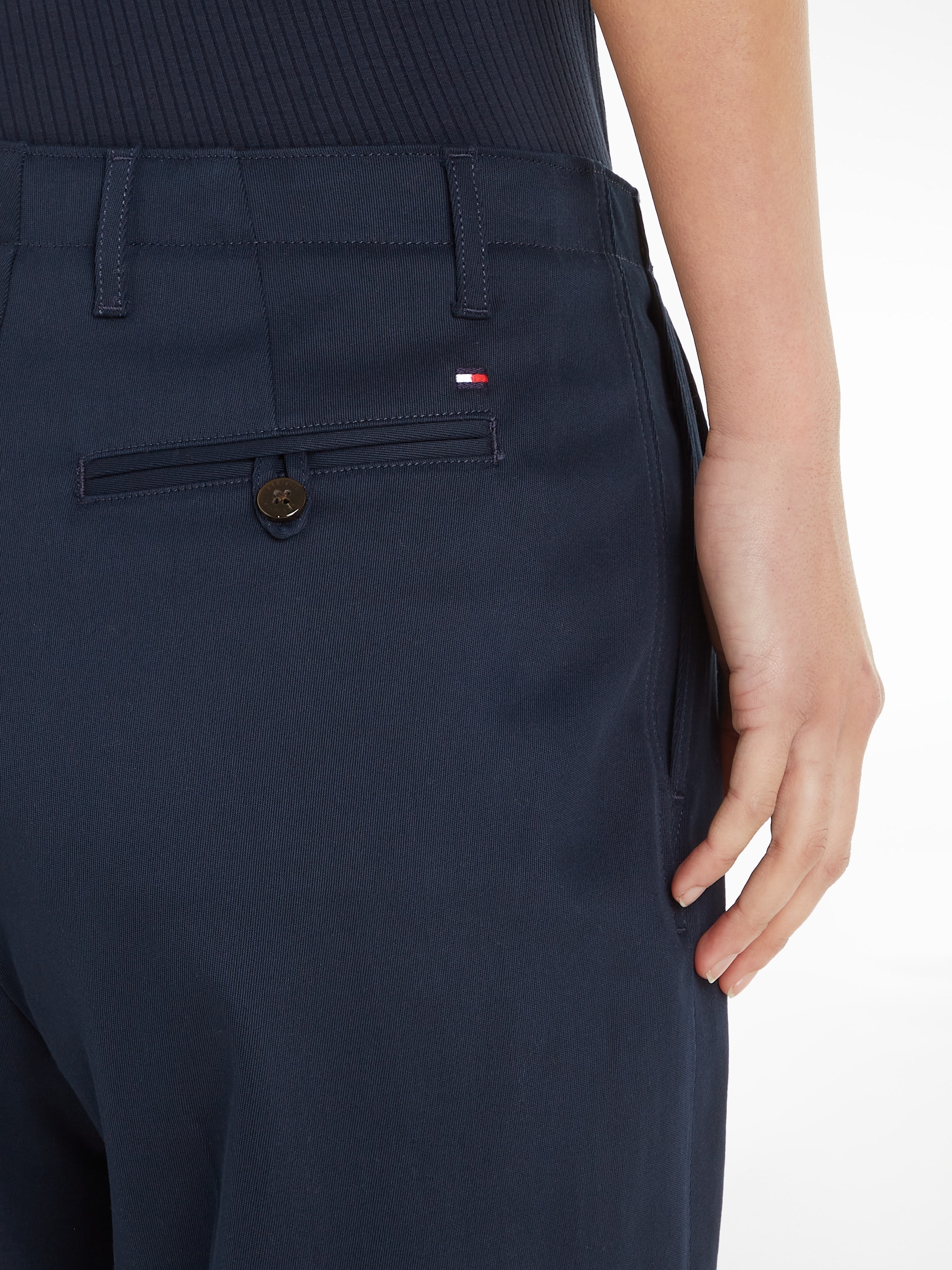 Tommy Hilfiger Chinohose »RELAXED STRAIGHT CHINO PANT«, mit Logostickerei