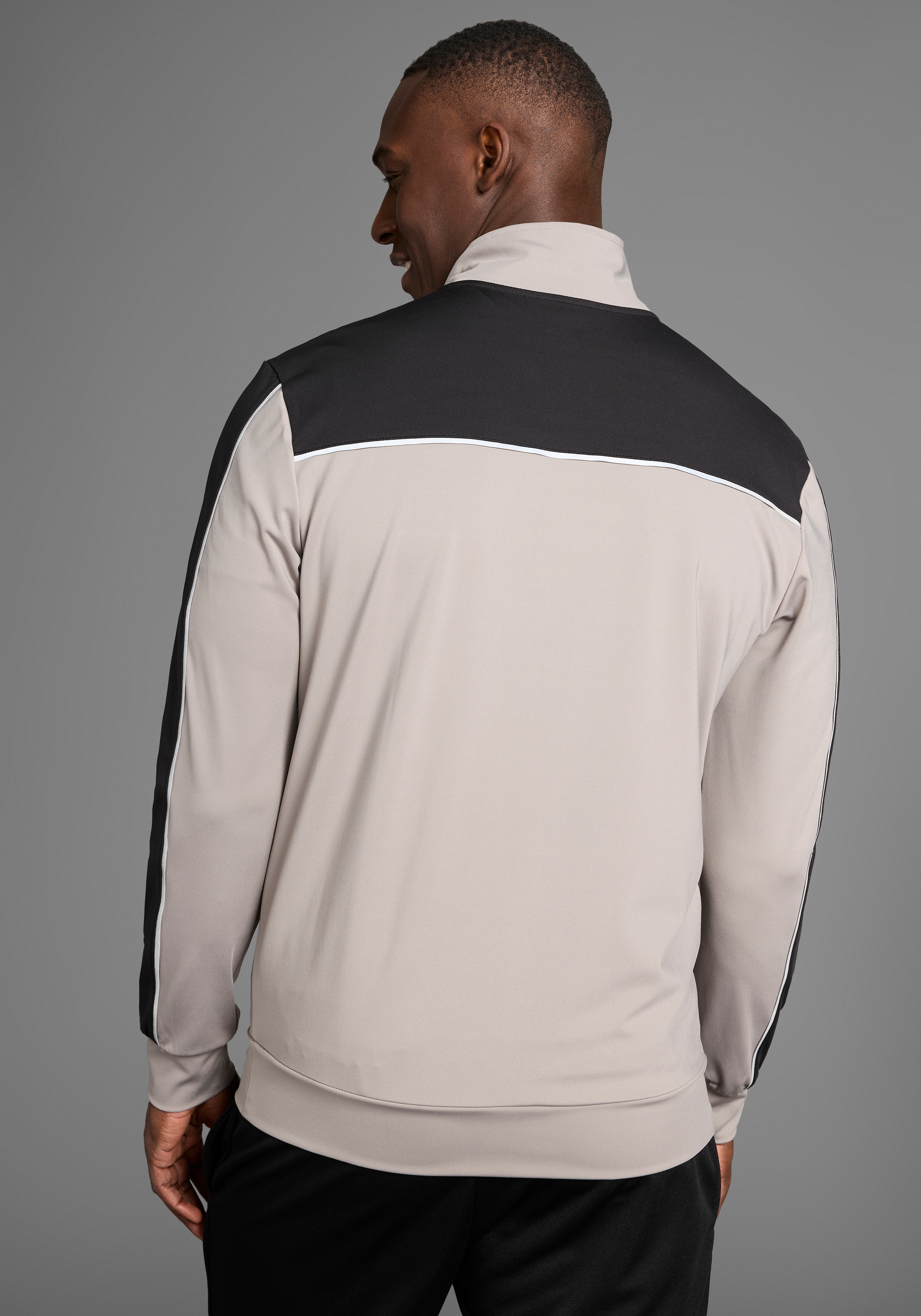 Bruno Banani Sweatjacke, mit Reflektorstreifen in Teilungsnähten