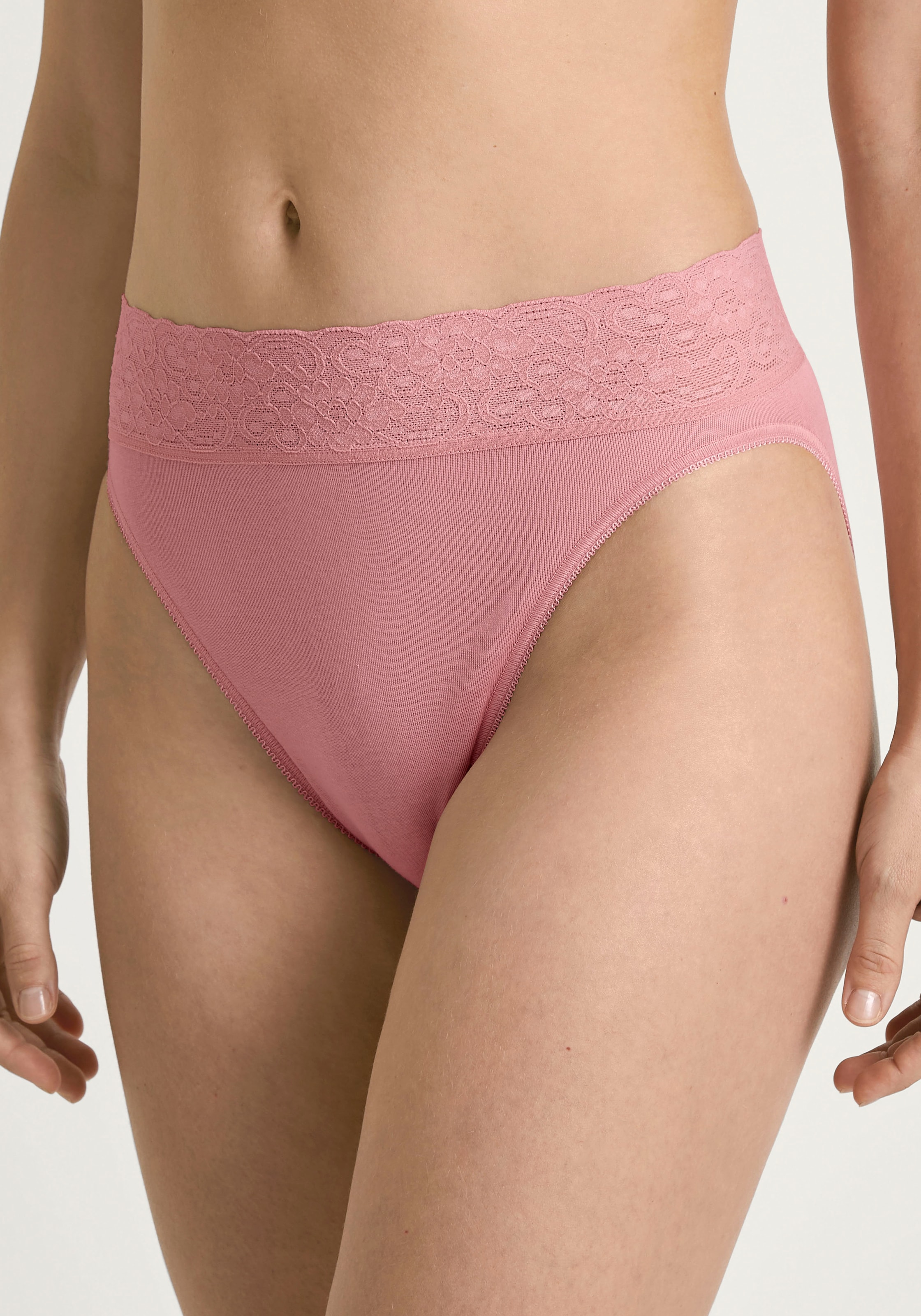 CALIDA Jazz-Pants Slips »Iconics«, Lycra-Spitze, Feinripp-Qualität, bequemer Bund, hoher Schnitt
