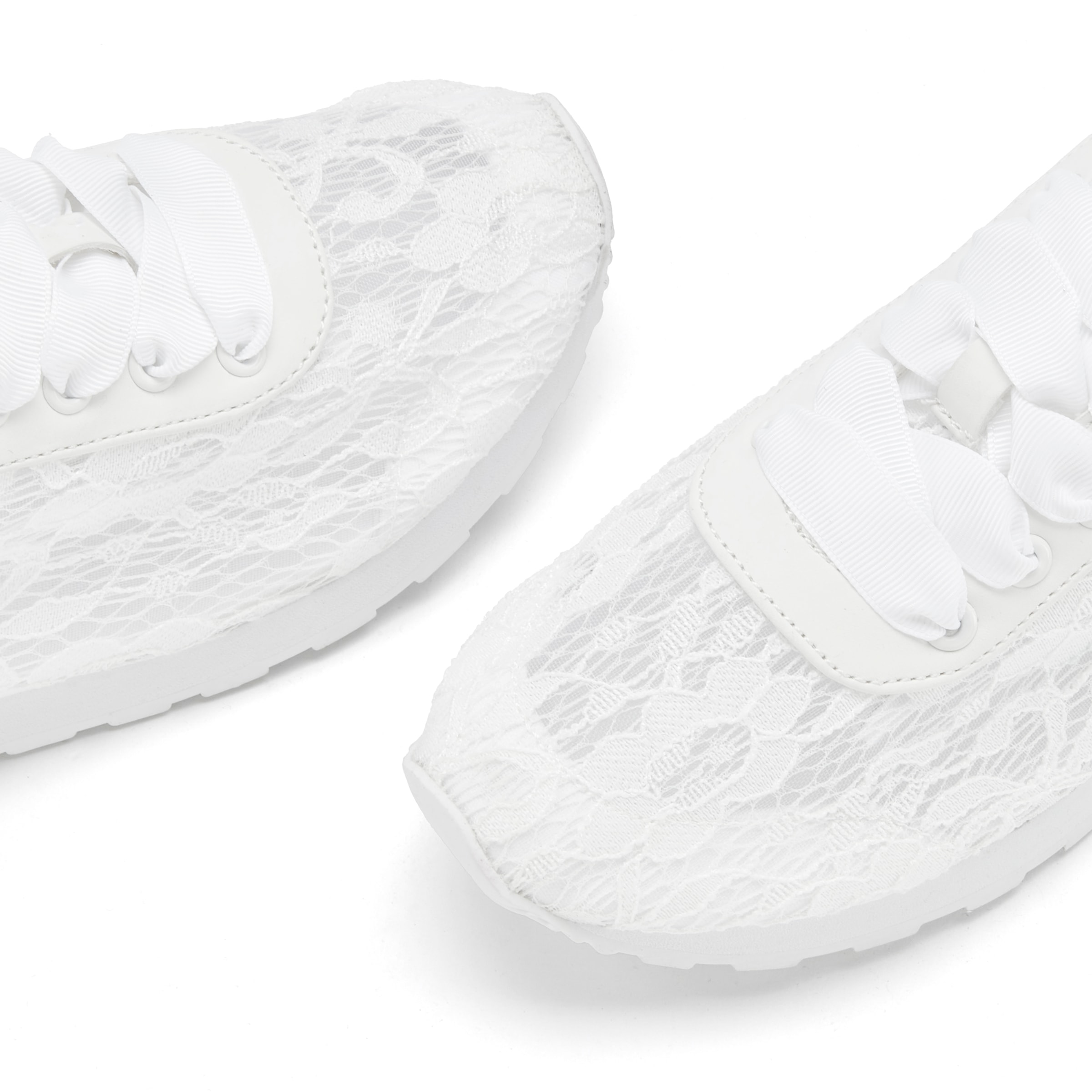 LASCANA Sneaker »Freizeitschuh, Schnürschuh,«  mit modischer Spitze VEGAN