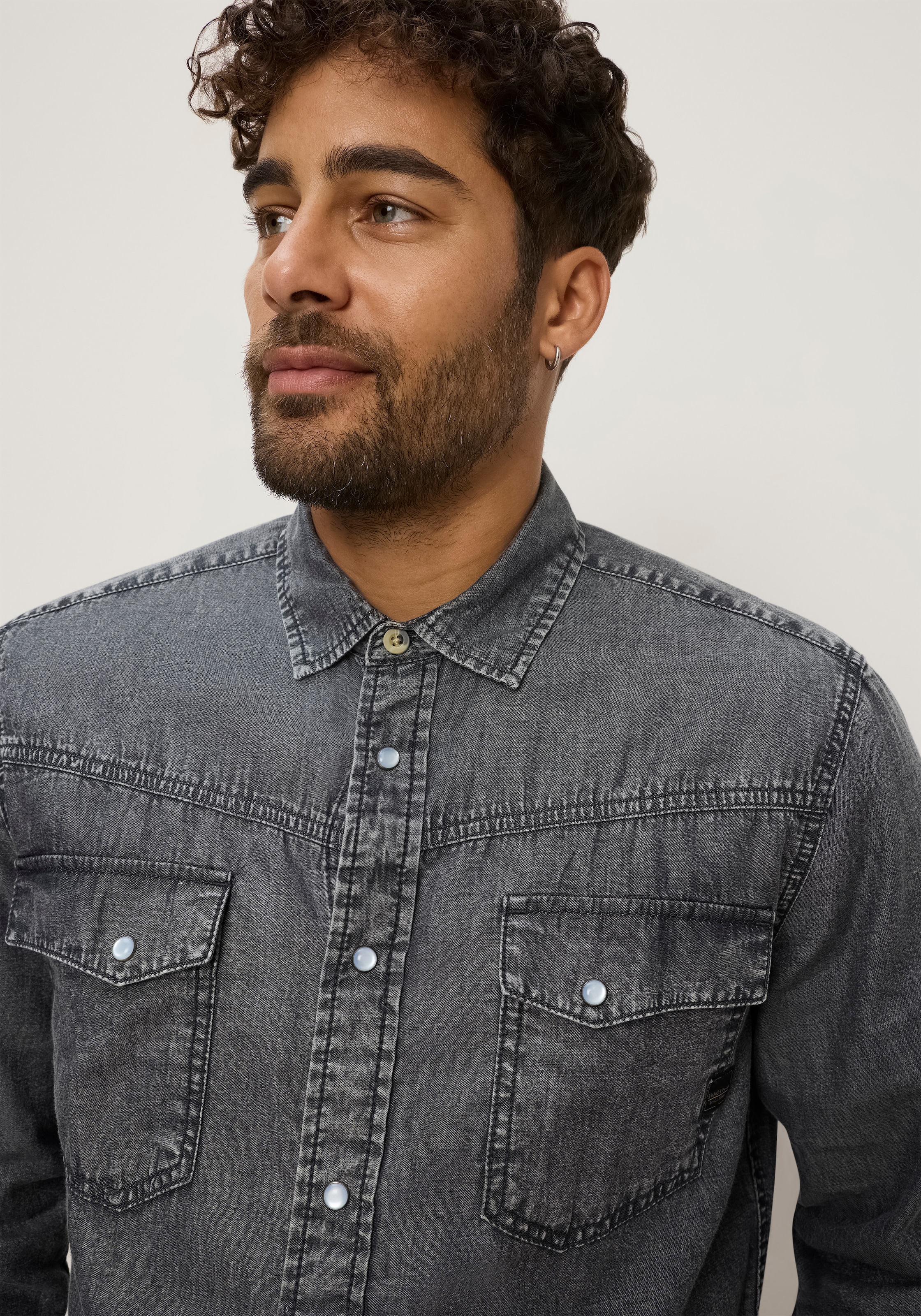 Bruno Banani Jeanshemd »schmal geschnitten« schmale Basic-Passform, aus Baumwolle in Denim-Jeans-Qualität