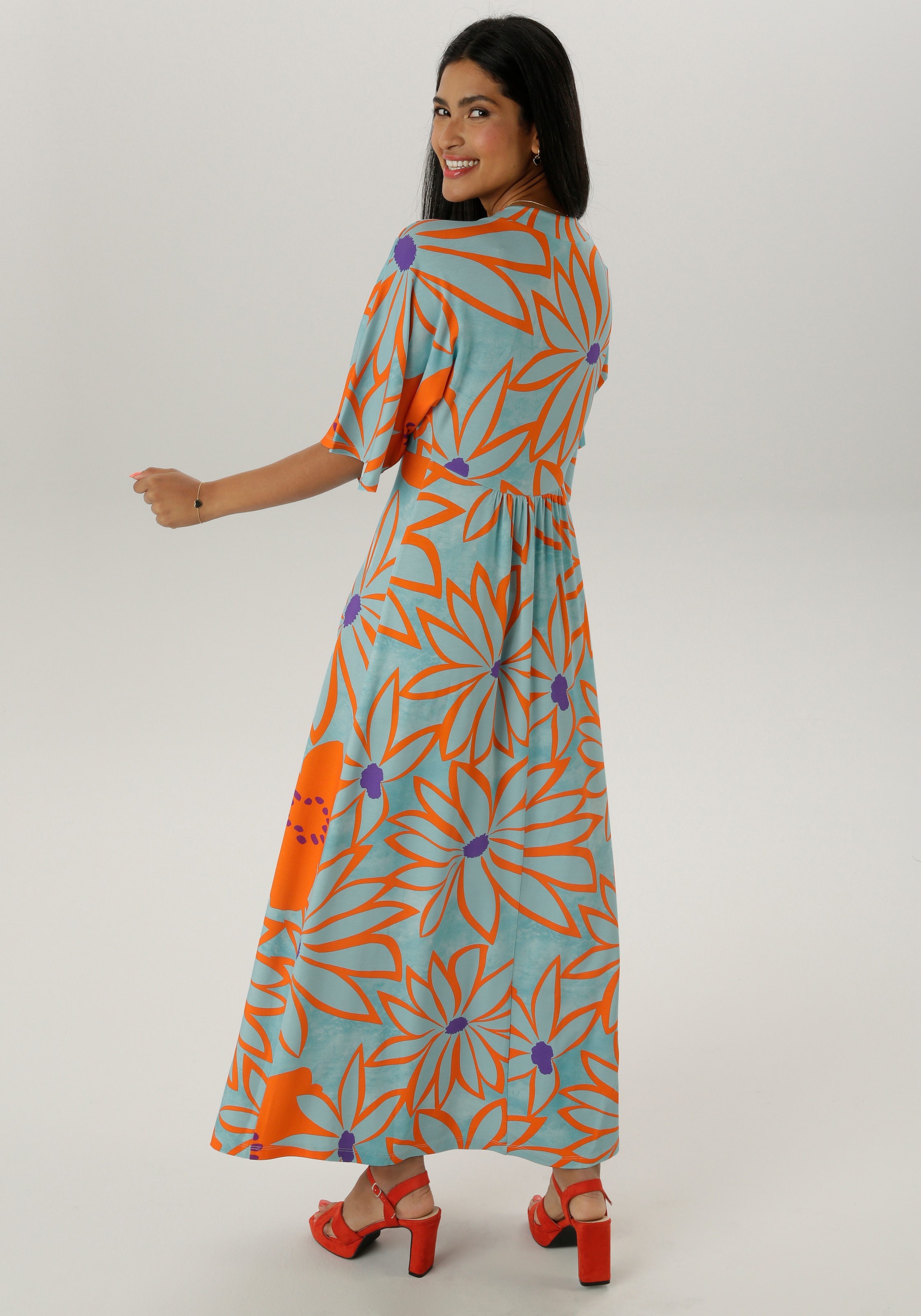 Aniston SELECTED Maxikleid, mit weiten, 3/4-langen Ärmeln