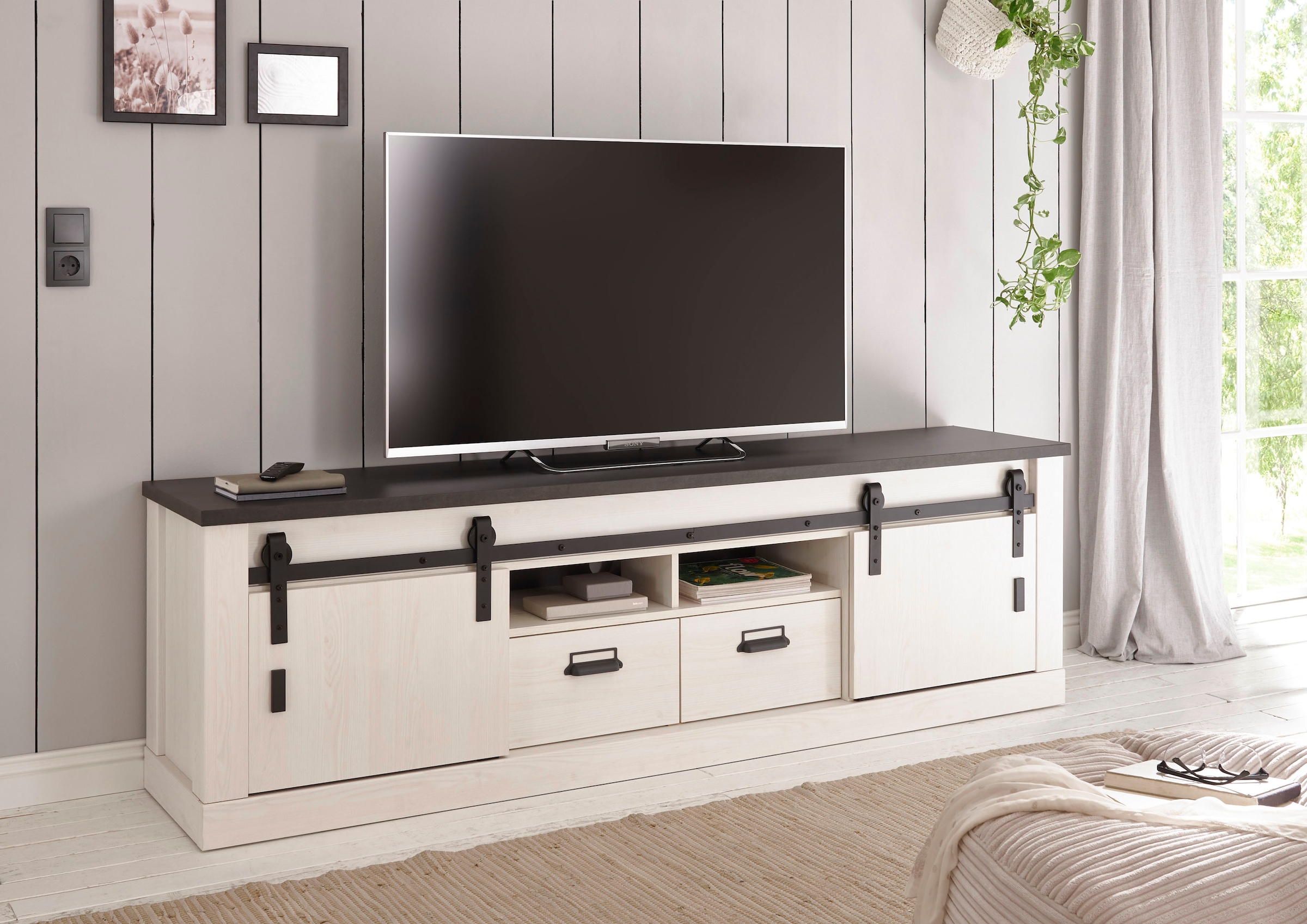 Home affaire Lowboard »SHERWOOD«, modernes Holz Dekor, mit Scheunentorbeschlag aus Metall, Breite 201 cm
