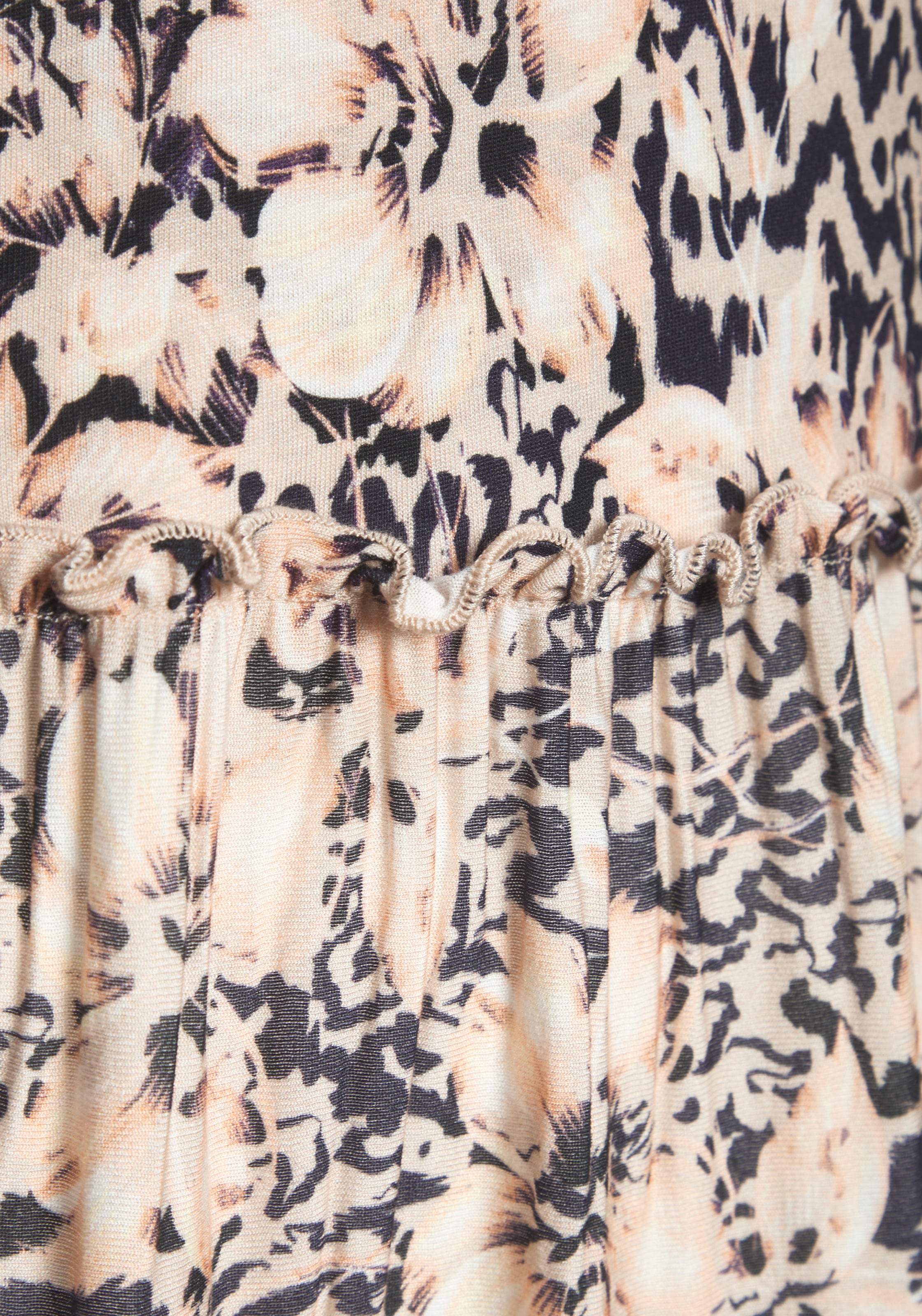 Buffalo Maxikleid »in lockerem Schnitt mit gestuftem Rockteil und Blumendruck« Ohne Taschen langes Strandkleid, Sommerkleid aus Viskose, luftiges Jerseykleid