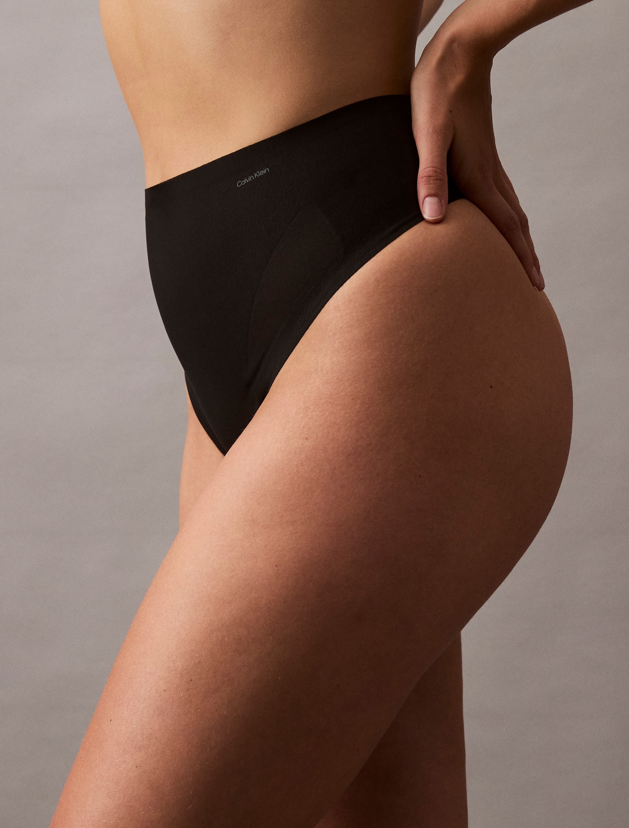 Calvin Klein Underwear Formstring »SCULPTED FIRM MESH THONG«, mit formendem Effekt, shapewear