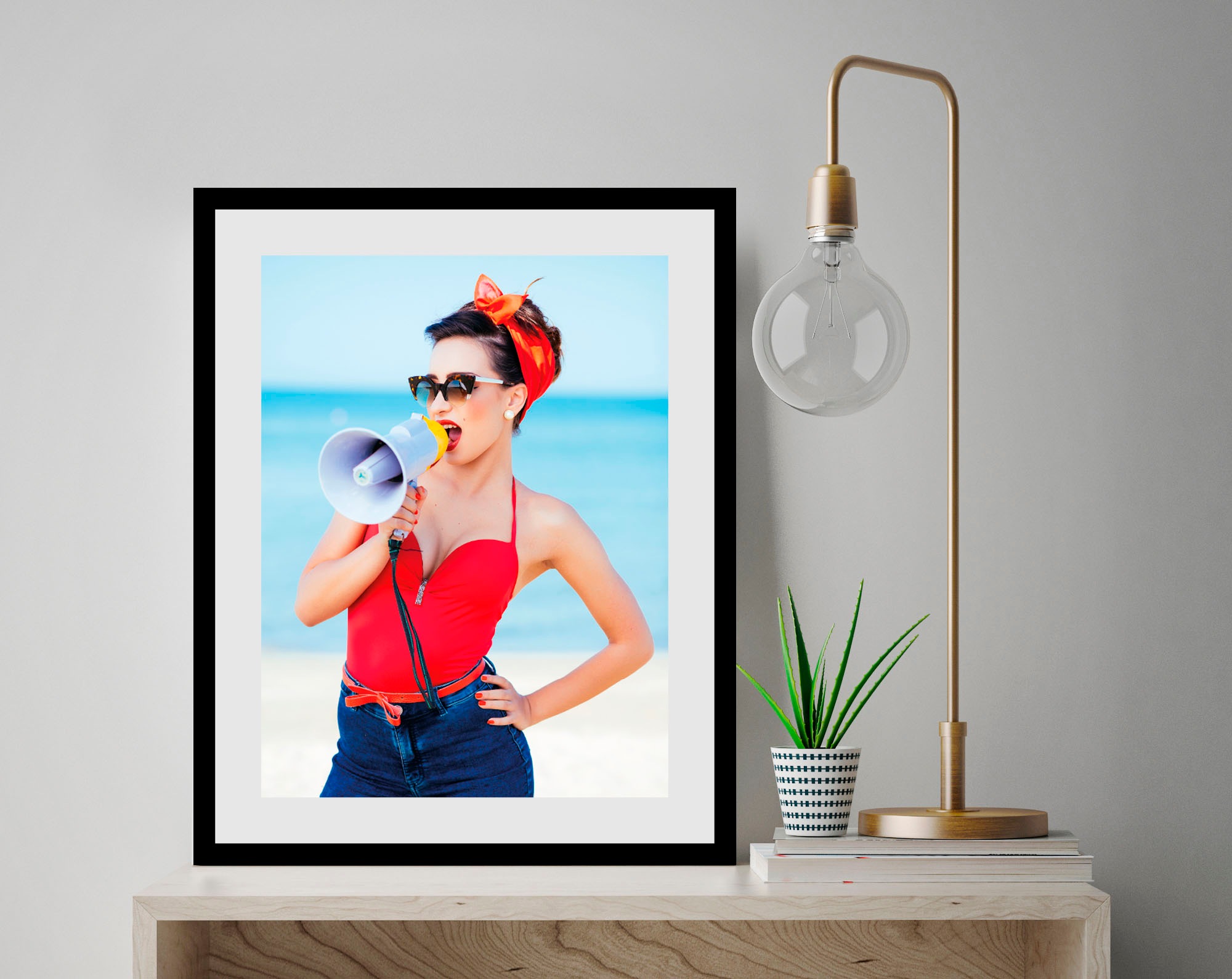 queence Bild »Lifeguard«, Frau-Bilder von Frauen-Art-Kunst-Fashion-Mode-Mag günstig online kaufen