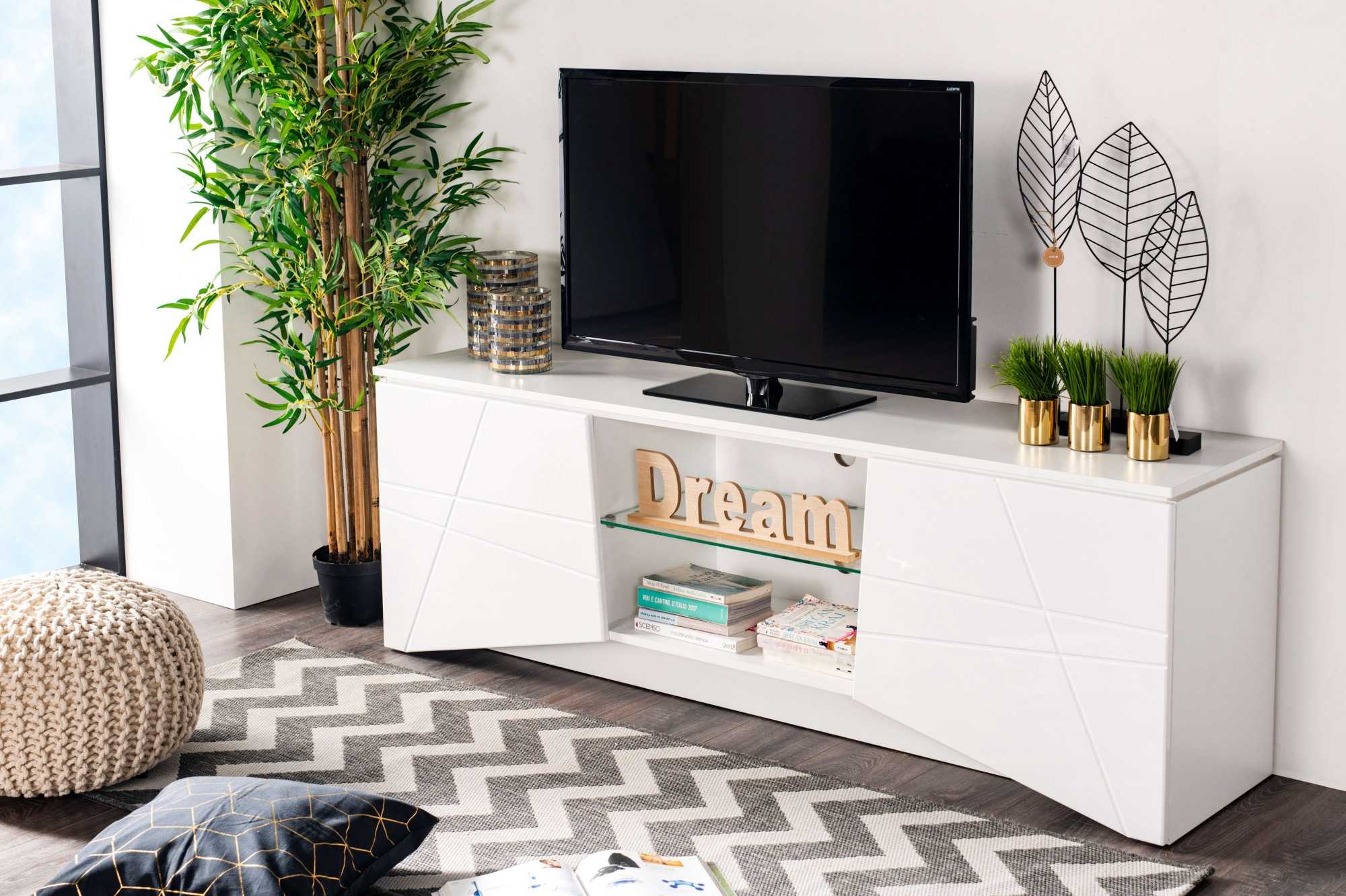 INOSIGN Lowboard »Cadiz TV-Board«, TV-Kommode mit Hochglanzfronten und Fräsungen, Glasboden