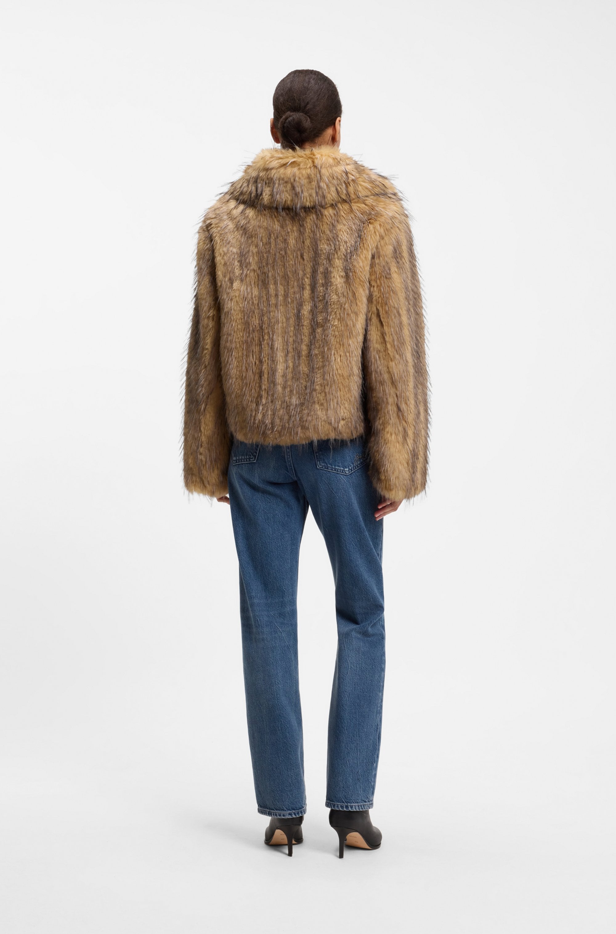 BOSS ORANGE Kurzmantel »Cefura Premium Damenmode« aus Kunstfell, Relaxed Fit