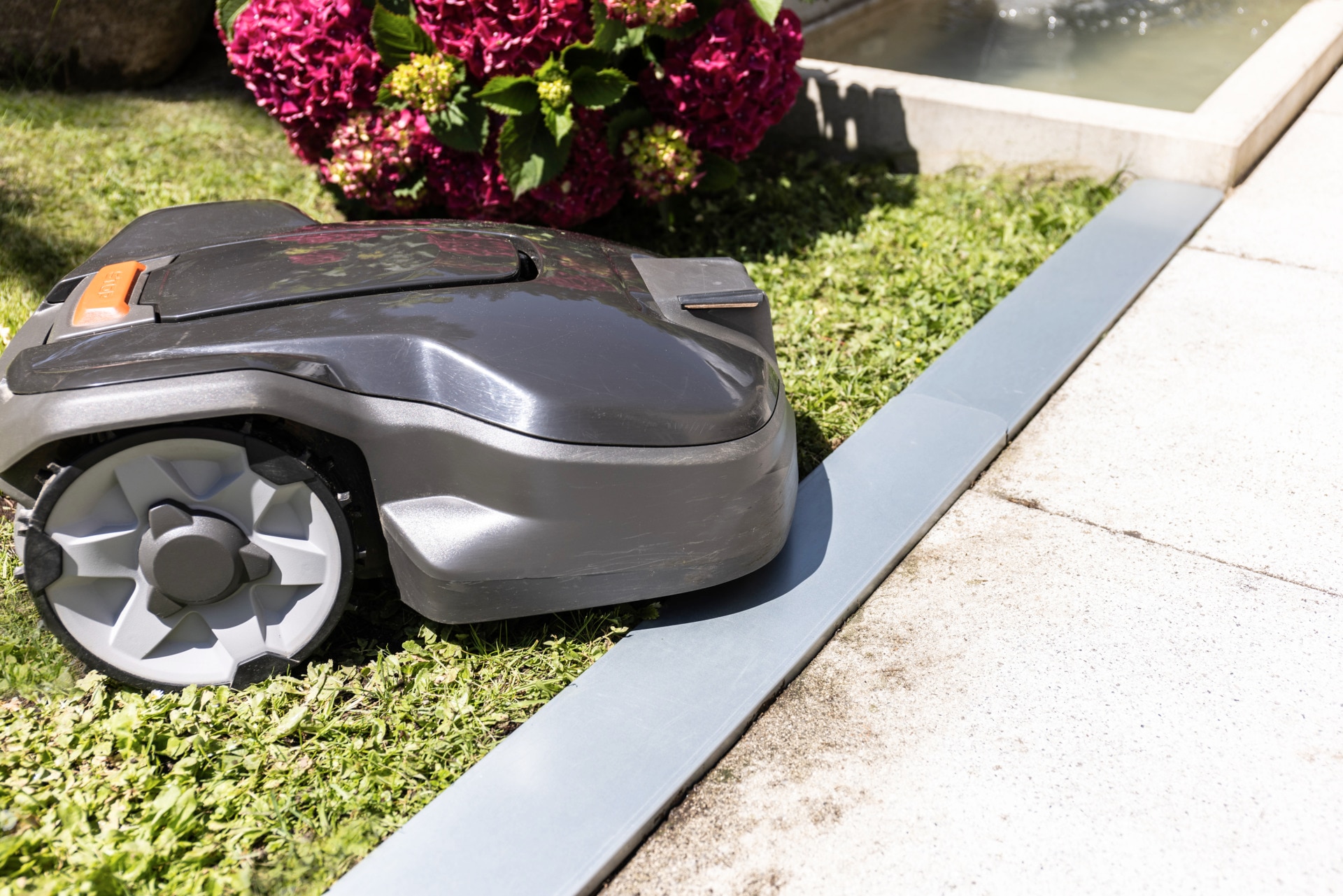 Windhager Rasenkante »Easymow, Mähkante für Mähroboter« einfache Abgrenzung von Rasen und Beet, 80 x 11 x 7 cm