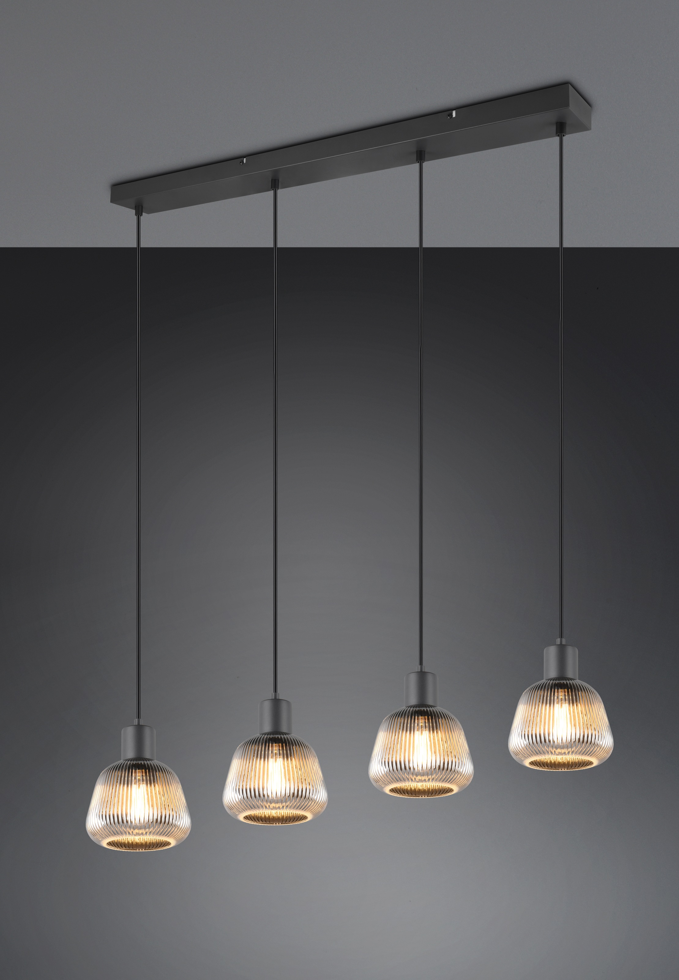 TRIO Leuchten Pendelleuchte »TARIFA, 4-flammige Hängeleuchte exkl 4xE27 max 25W, Glas Hängelampe«, 4 flammig, Leuchtmittel E27 | Leuchtmittel wechselbar, höhenverstellbar max 150cm Glas in Riffeloptik und leicht verspiegelt