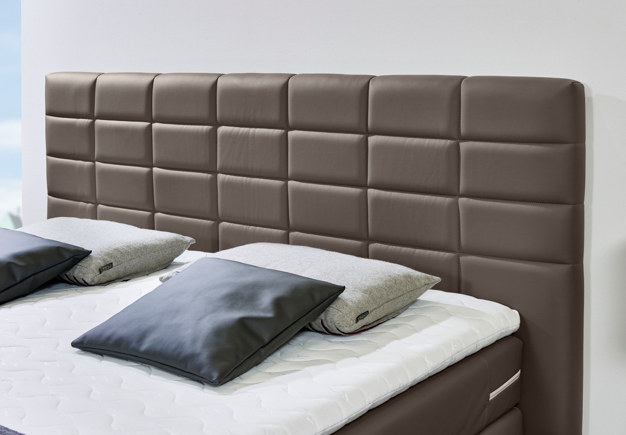 5. Bild von INOSIGN Boxspringbett »Lethbridge«, inkl. Bettkasten und Topper, zwei Matratzenarten in H2