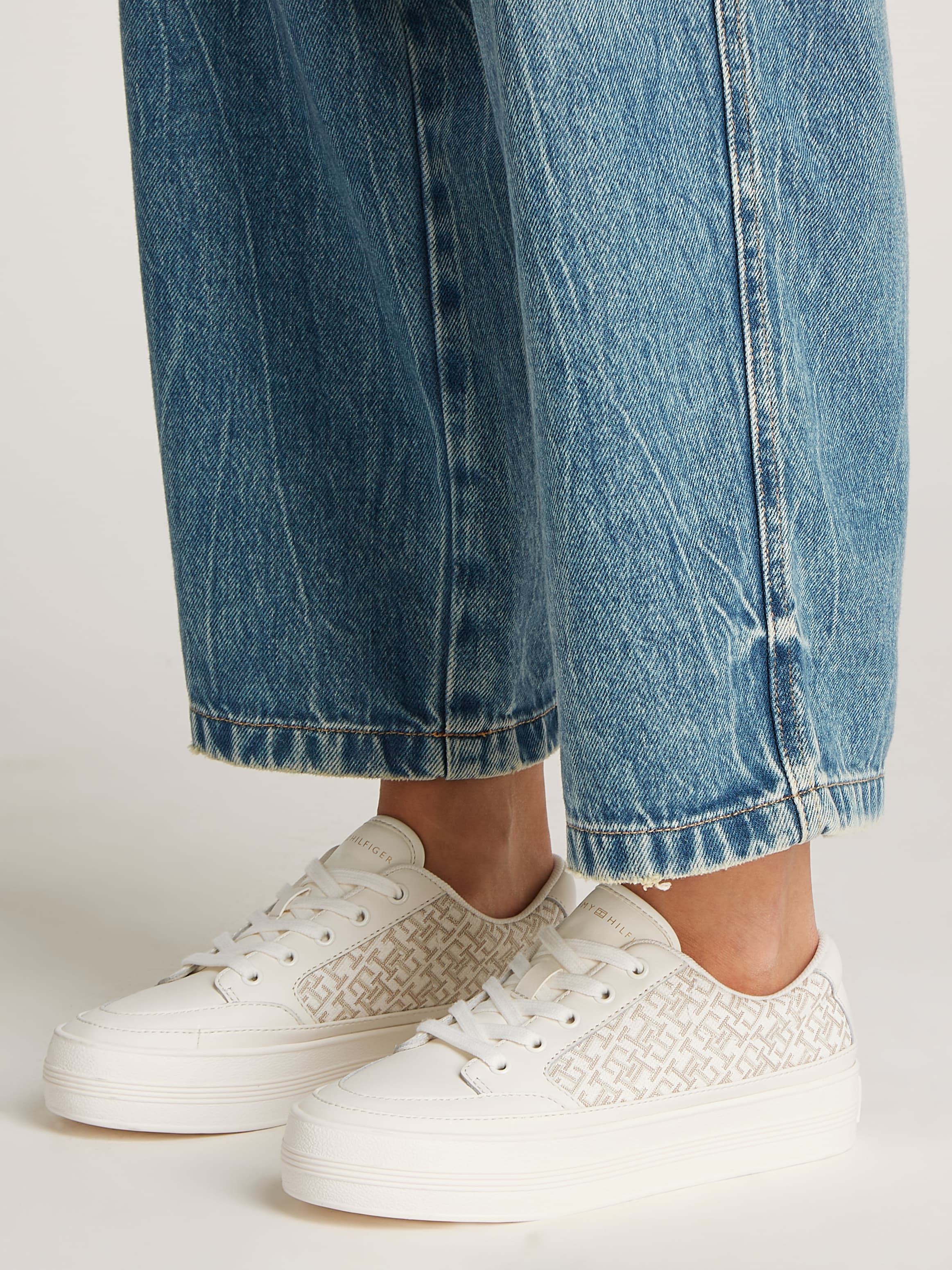Tommy Hilfiger Plateausneaker »VULC LEATHER SNEAKER MONOGRAM«, Freizeitschuh, Halbschuh, Schnürschuh mit Allover-Logoprint