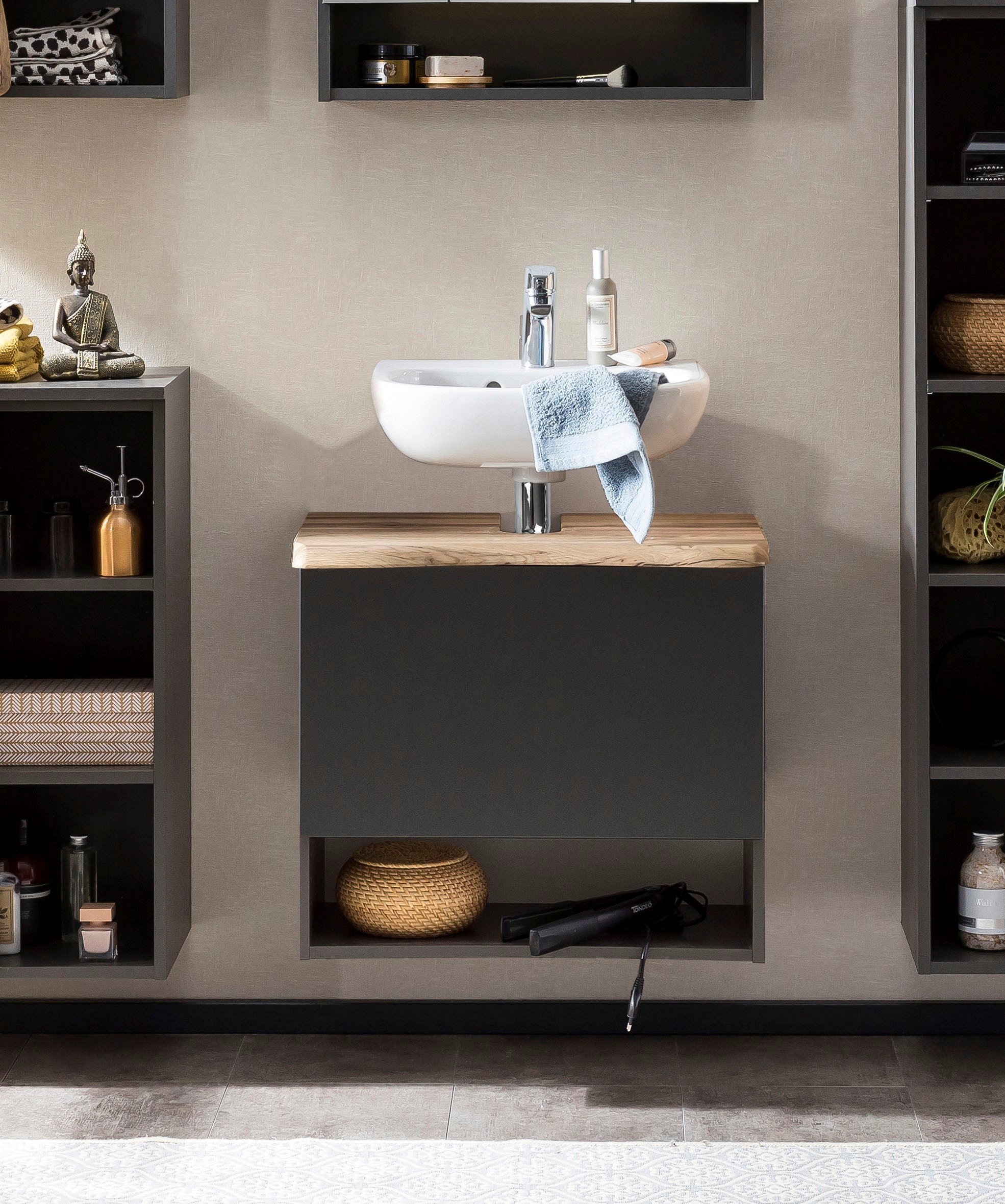 welltime Waschbeckenunterschrank »Stubach«, Bad Schrank, Abdeckplatte mit Baumkante, Breite 60 cm