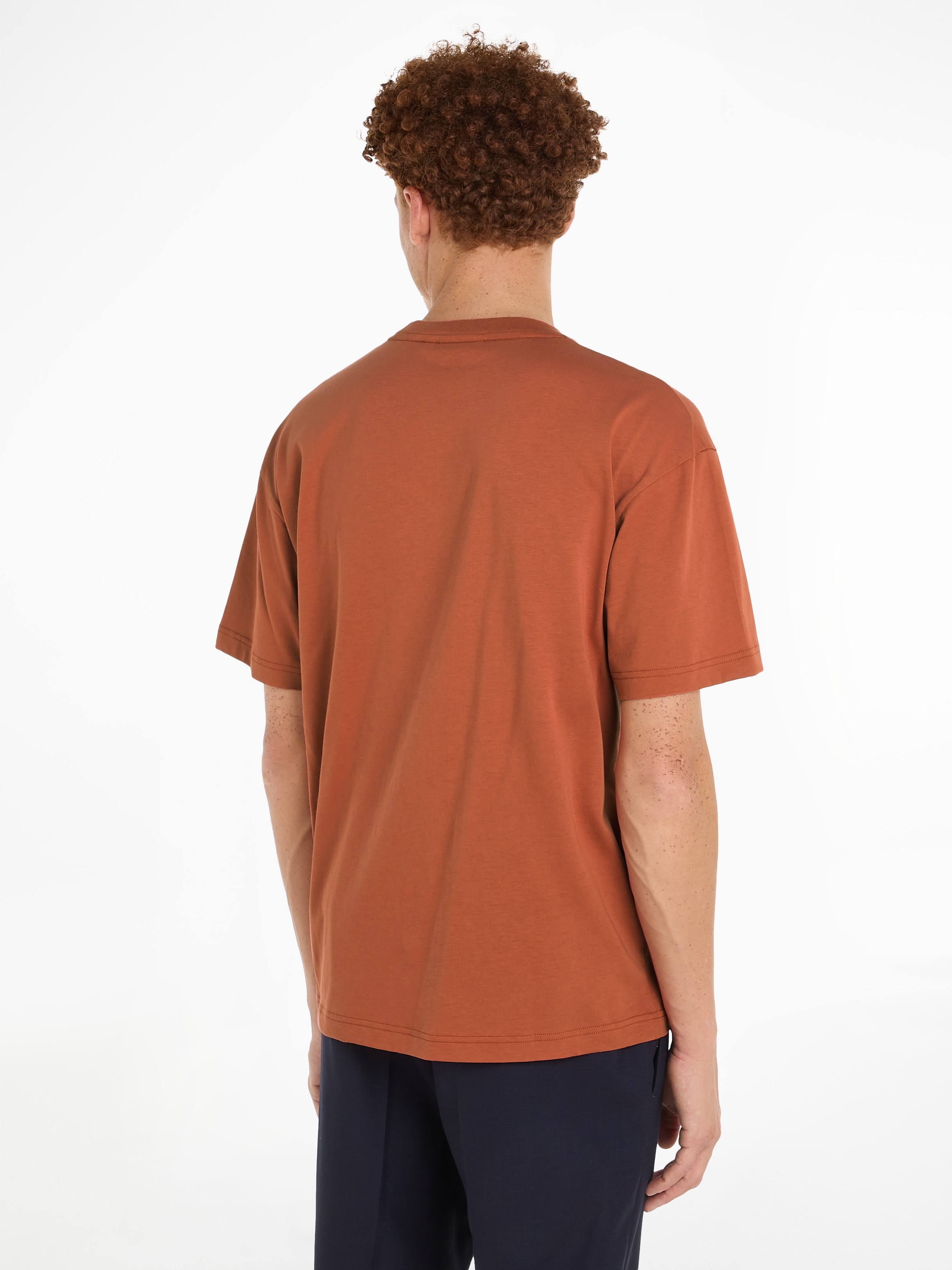 Calvin Klein T-Shirt »HERO LOGO bestellen T-SHIRT«, Markenlabel aufgedrucktem mit COMFORT