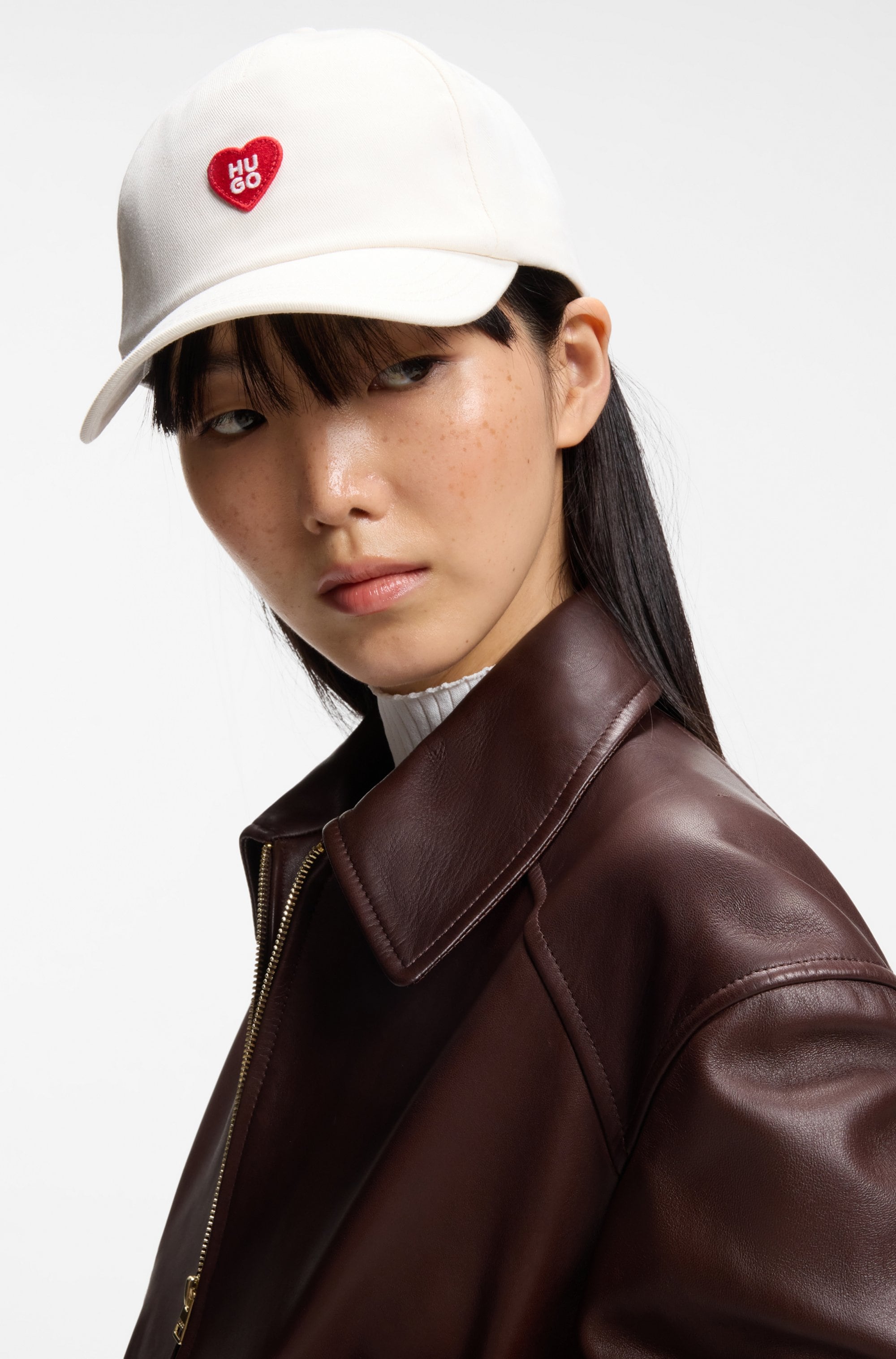 HUGO Baseball Cap »Cara Valentine« mit Aufnäher, Baumwoll-Twill