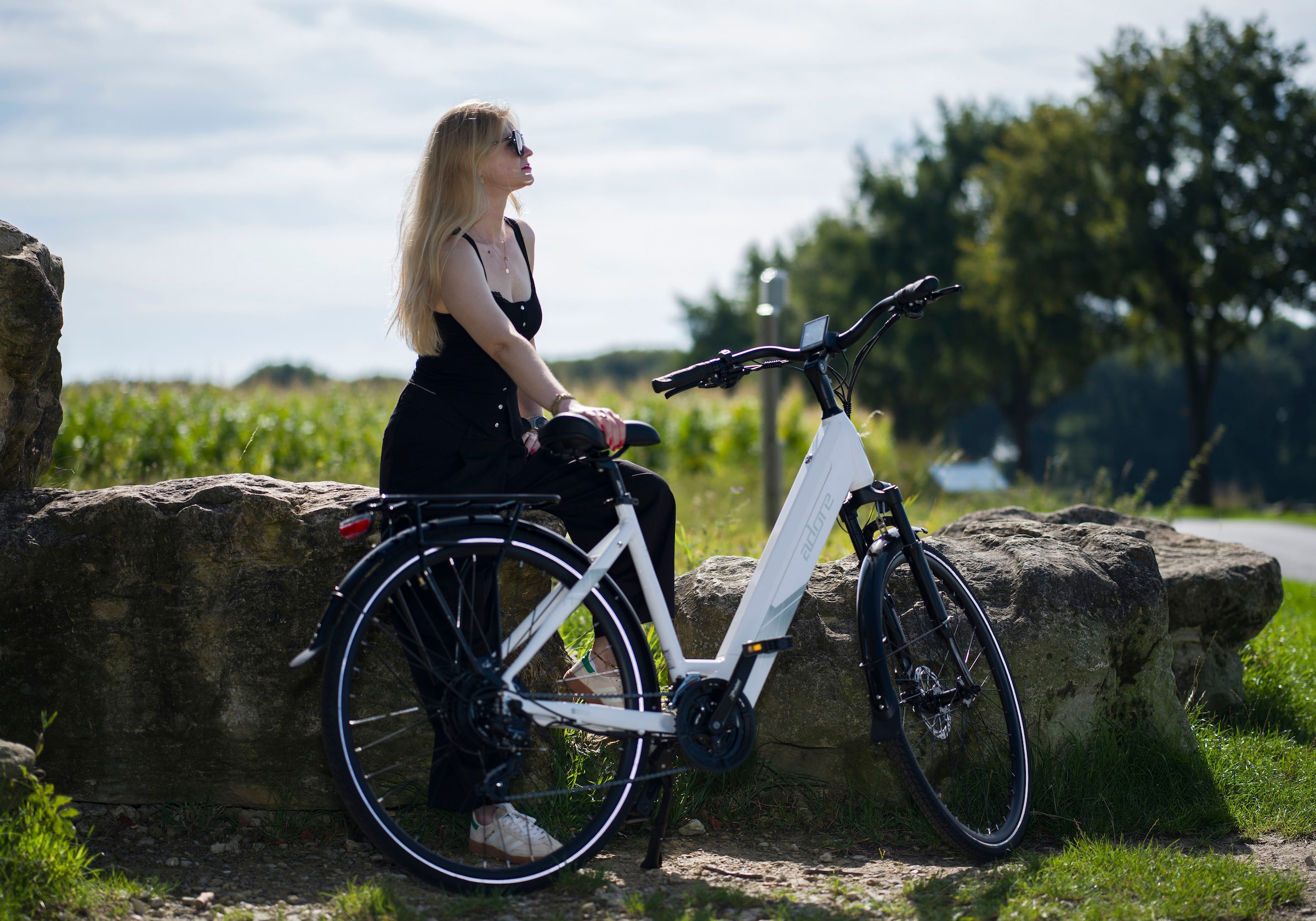 Adore E-Bike »28" Alu Trekking E-Bike ATR-180 Heckmotor 50NM / 15Ah Glacier White«, 24 Gang, Shimano, Tourney, Heckmotor 250 W